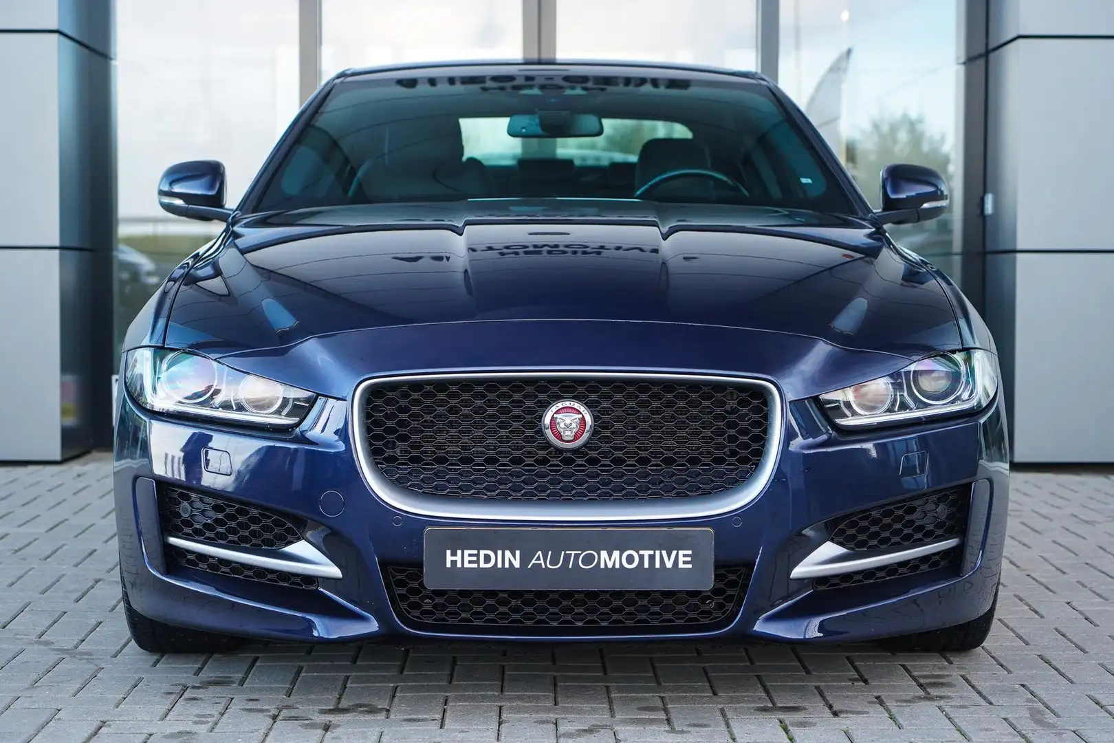 Jaguar XE 2.0 R-Sport | Navigatie | Camera | Stoelverwarming Bleu - 2