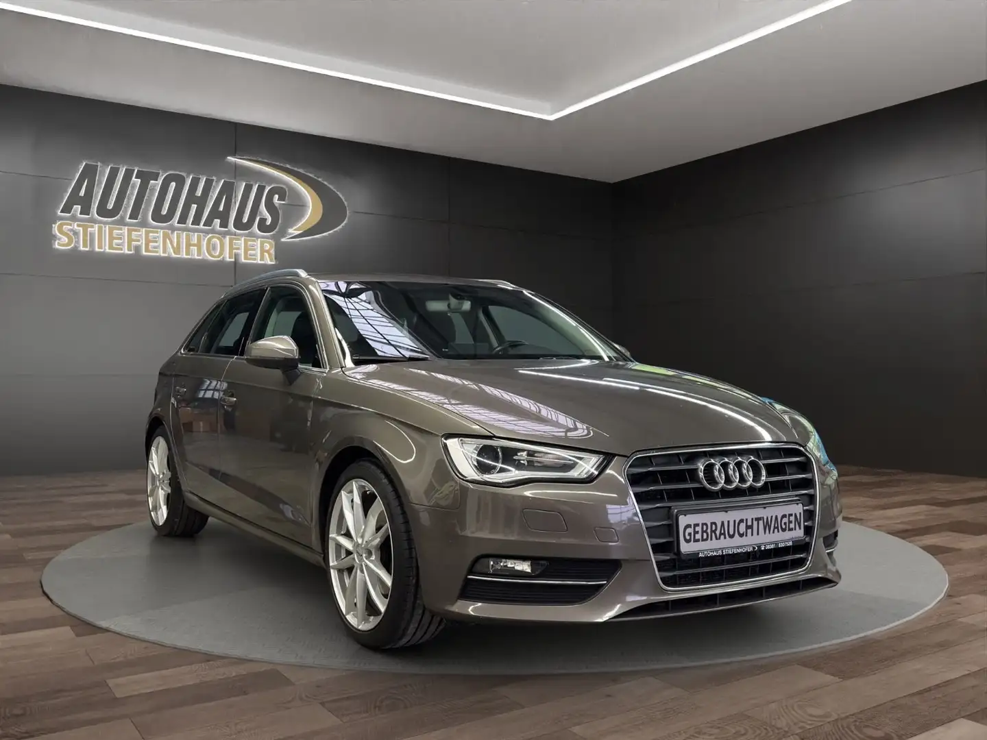 Audi A3 Sportback ambition / Bi-Xenon/Navi/AHK Gris - 1