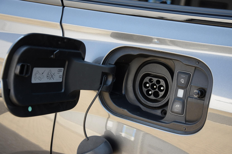 Audi Q7 55 TFSI e quattro | Audi dealer onderhouden | trek — photo 35