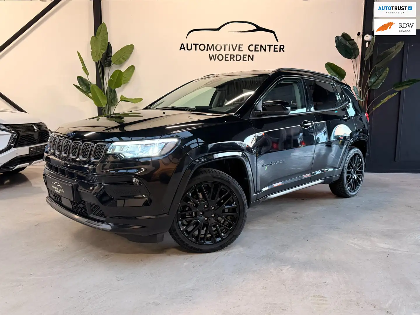 Jeep Compass 4xe 240 Plug-in Hybrid Electric 80th Anniversary A Schwarz - 1