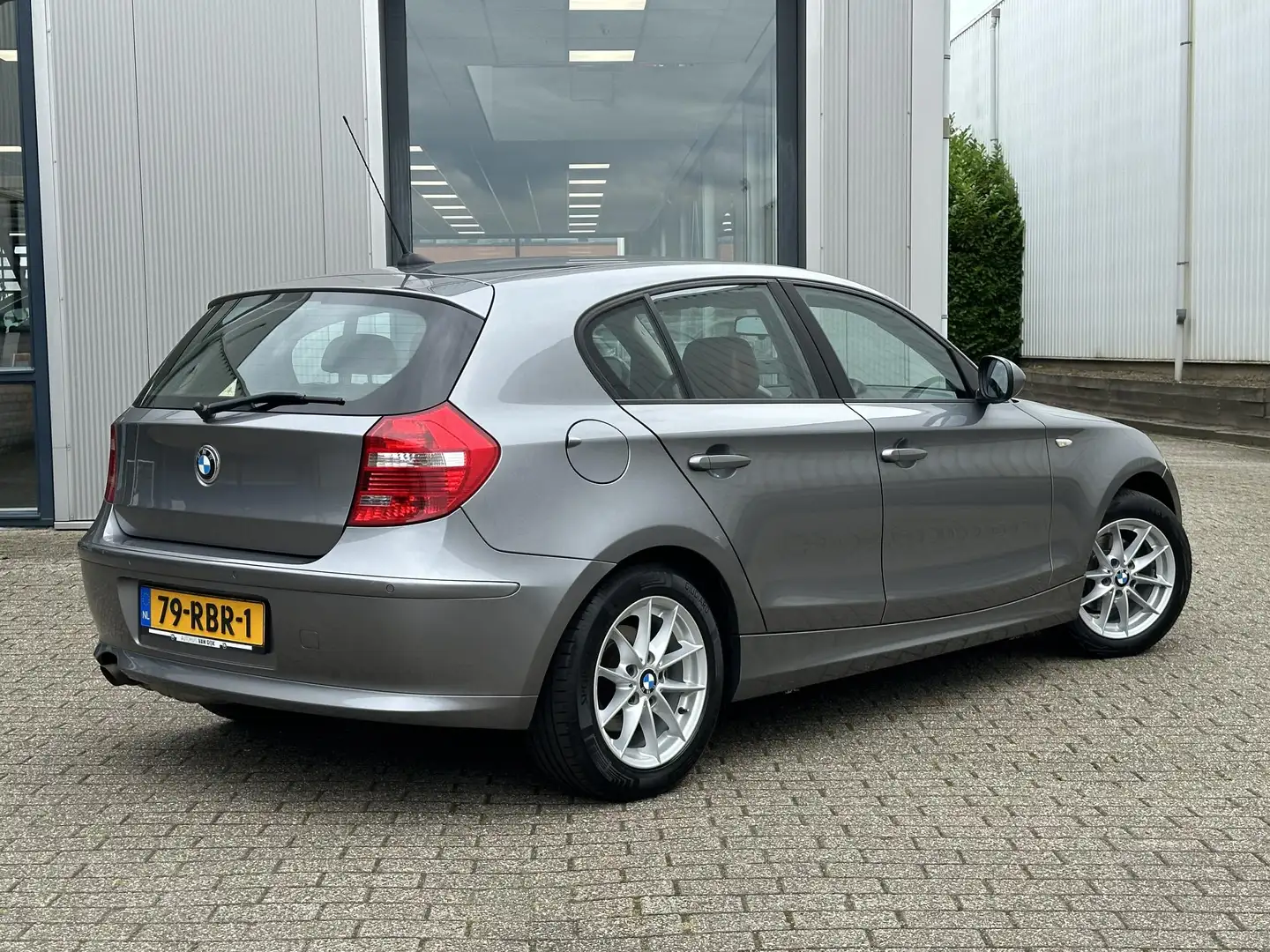 BMW 116 1-serie 116i Business Line Ultimate Edition | NL-a Grijs - 2