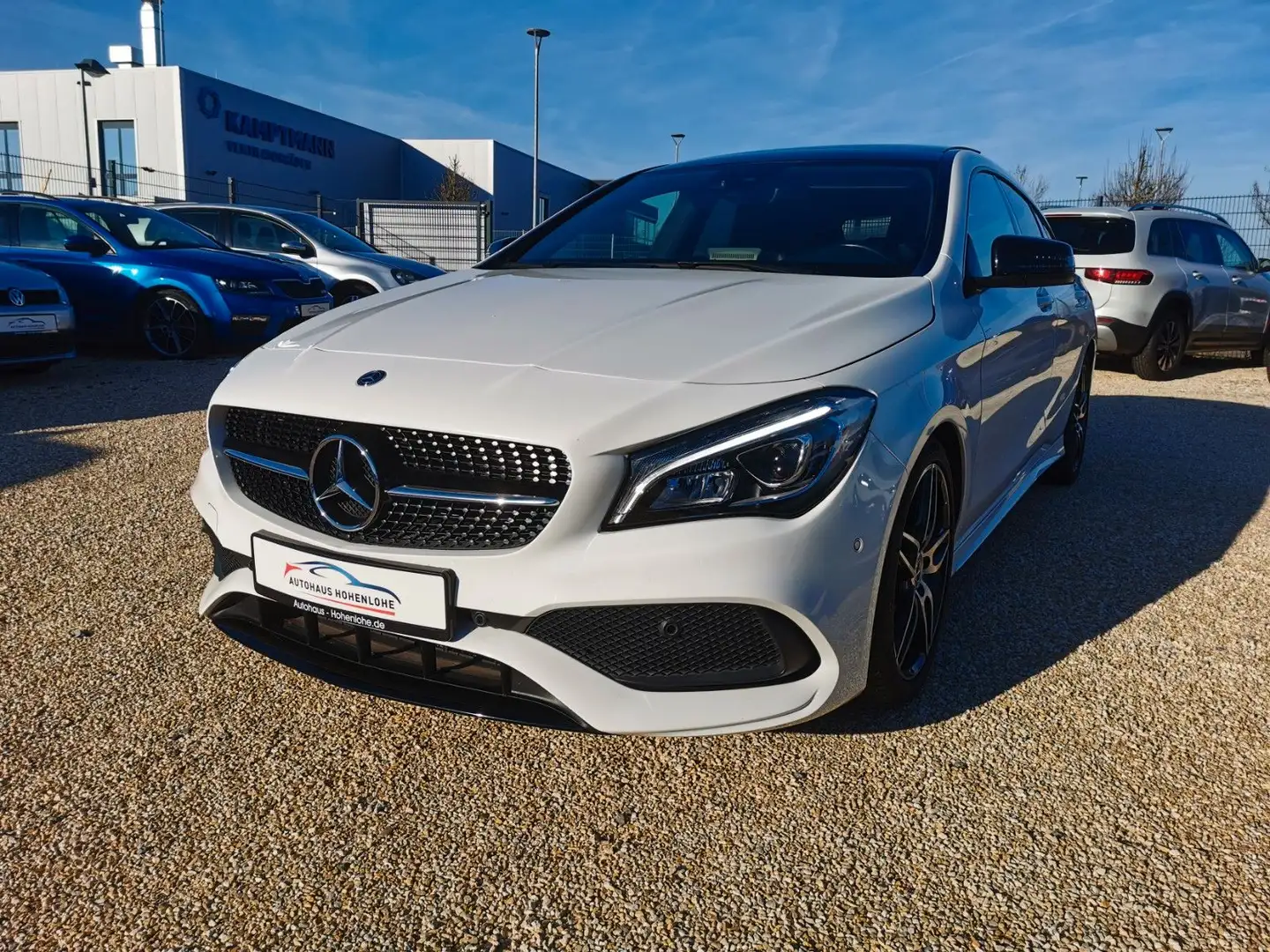 Mercedes-Benz CLA 200 Shooting Brake AMG PANO LED AHK APP Blanc - 1