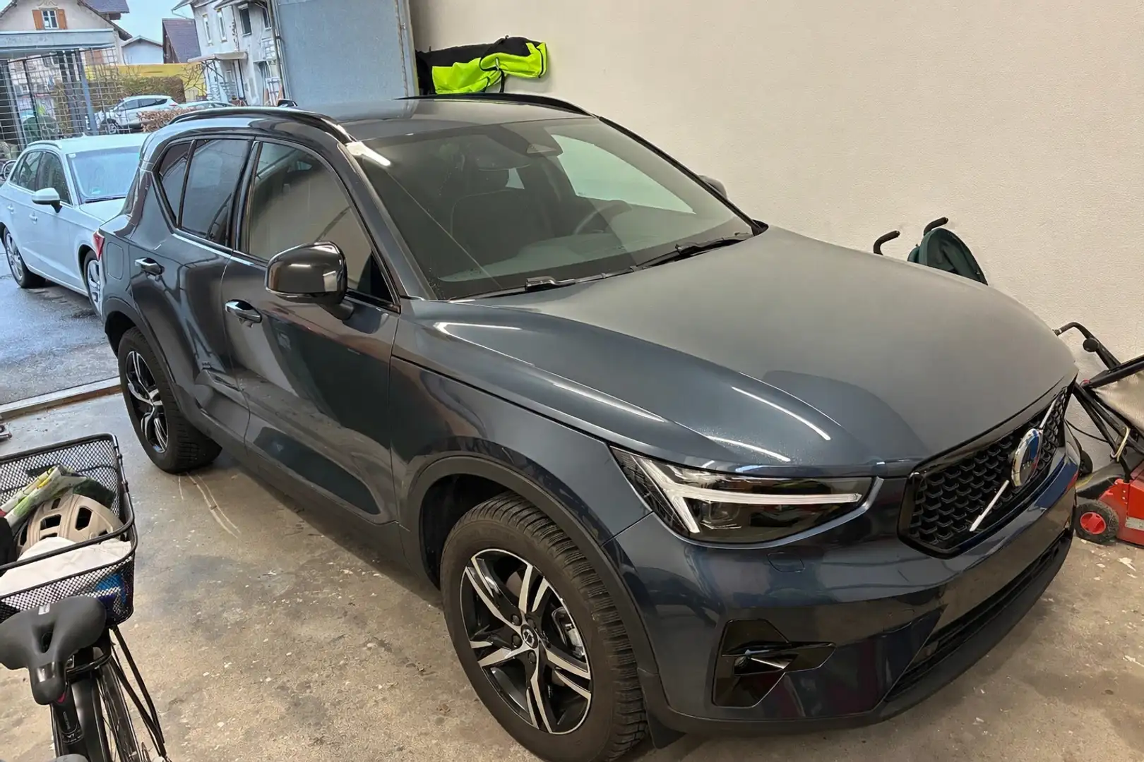 Volvo XC40 XC40 B3 Plus Black Edition Aut. Plus Black Edition Blau - 1