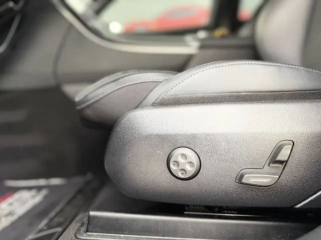 Mercedes-Benz GLC view 12