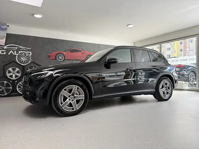 Mercedes-Benz GLC view 3