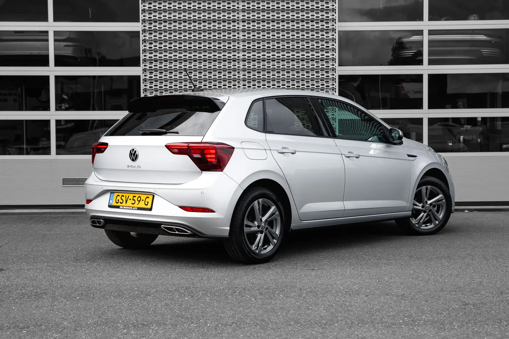 Volkswagen Polo 1.0 TSI R-Line | Adaptive cruise | Audio | Carplay Grijs - 2