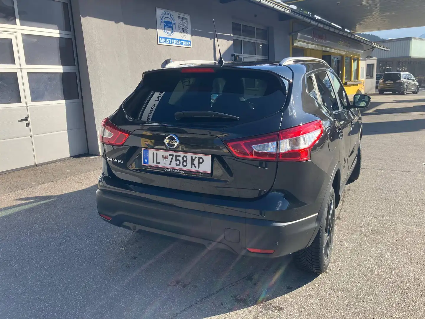 Nissan Qashqai Qashqai 1,6 dCi Tekna ALL-MODE 4x4i Tekna Schwarz - 2