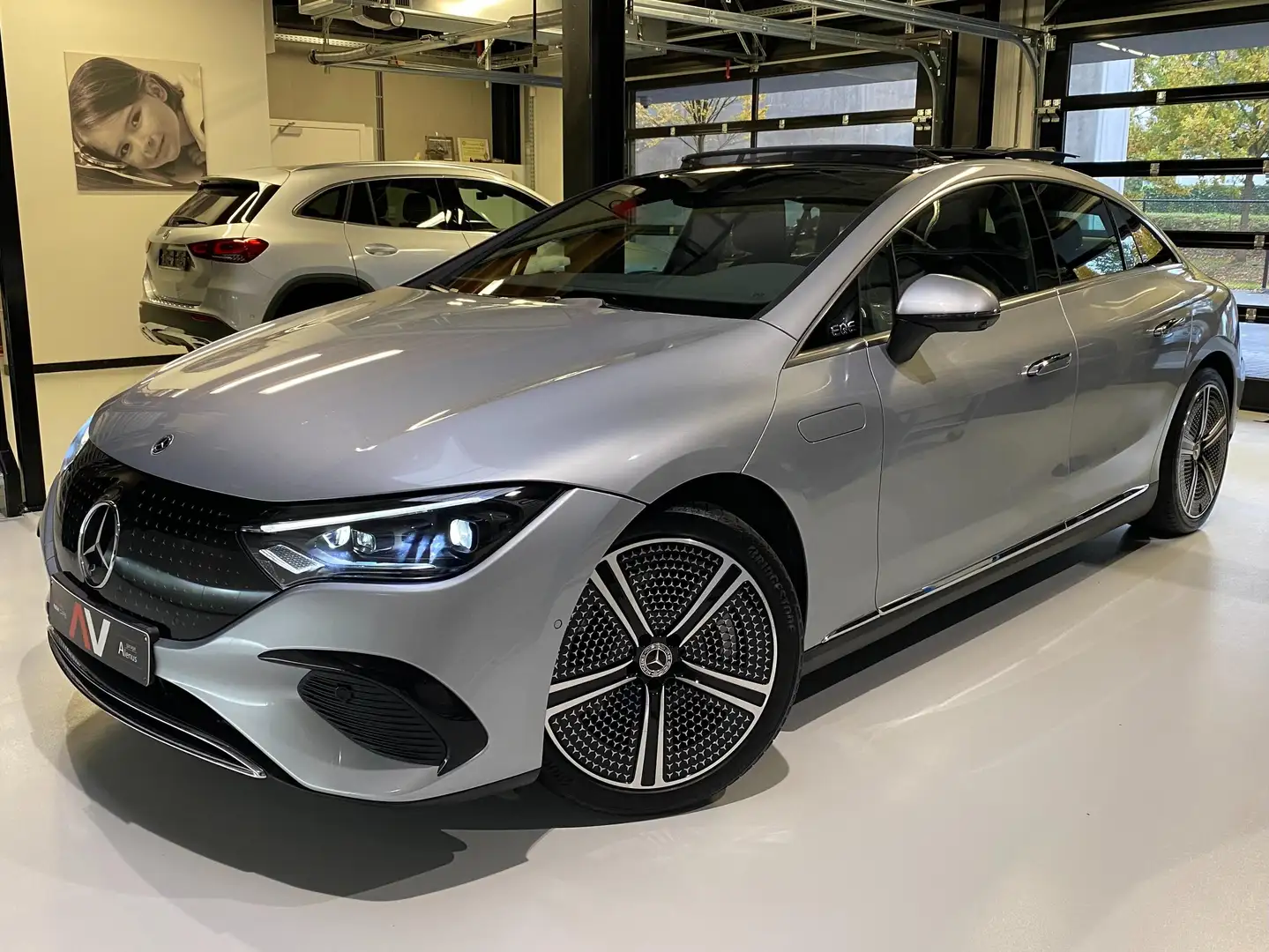 Mercedes-Benz EQE 300 LUXURY HYPERSCEEN OPENDEUR 08-09-10 & 11 nov. Argent - 1