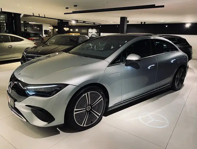 Mercedes-Benz EQE 300 HYPERSCEEN Leder/Burmester/Memory/360/Pano/Trekh