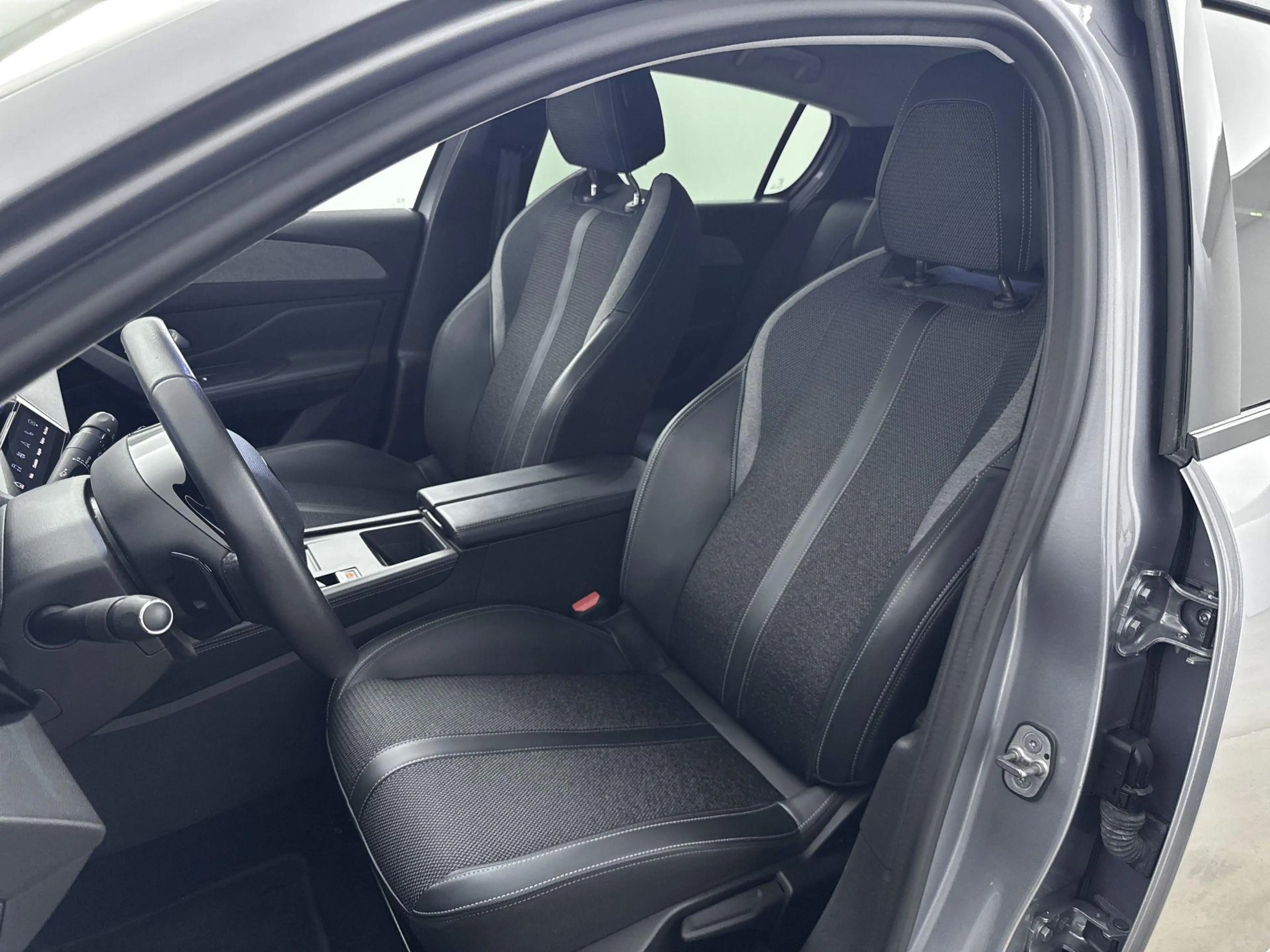 Peugeot 308 Plug-in Hybrid 180pk Allure | Navigatie | Camera | — photo 14