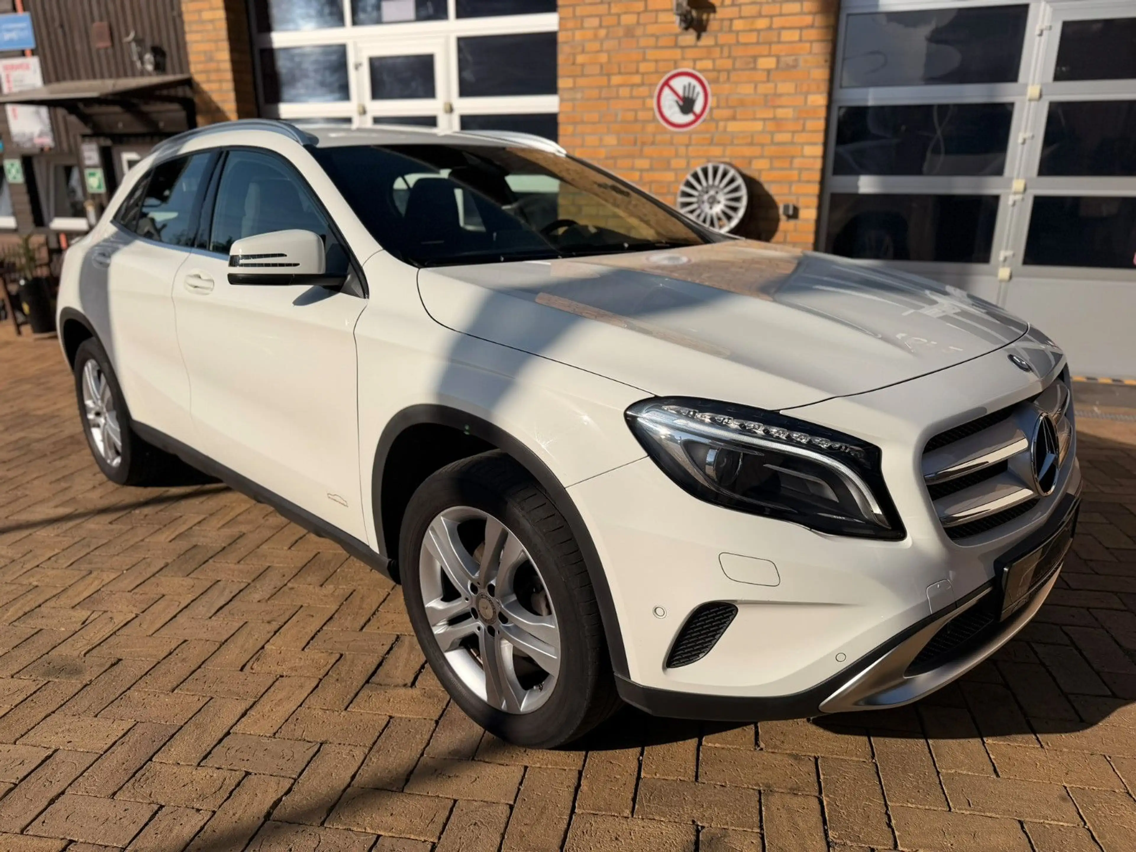 Mercedes-Benz GLA 180 Score BiXenon Navigation PDC Teilleder