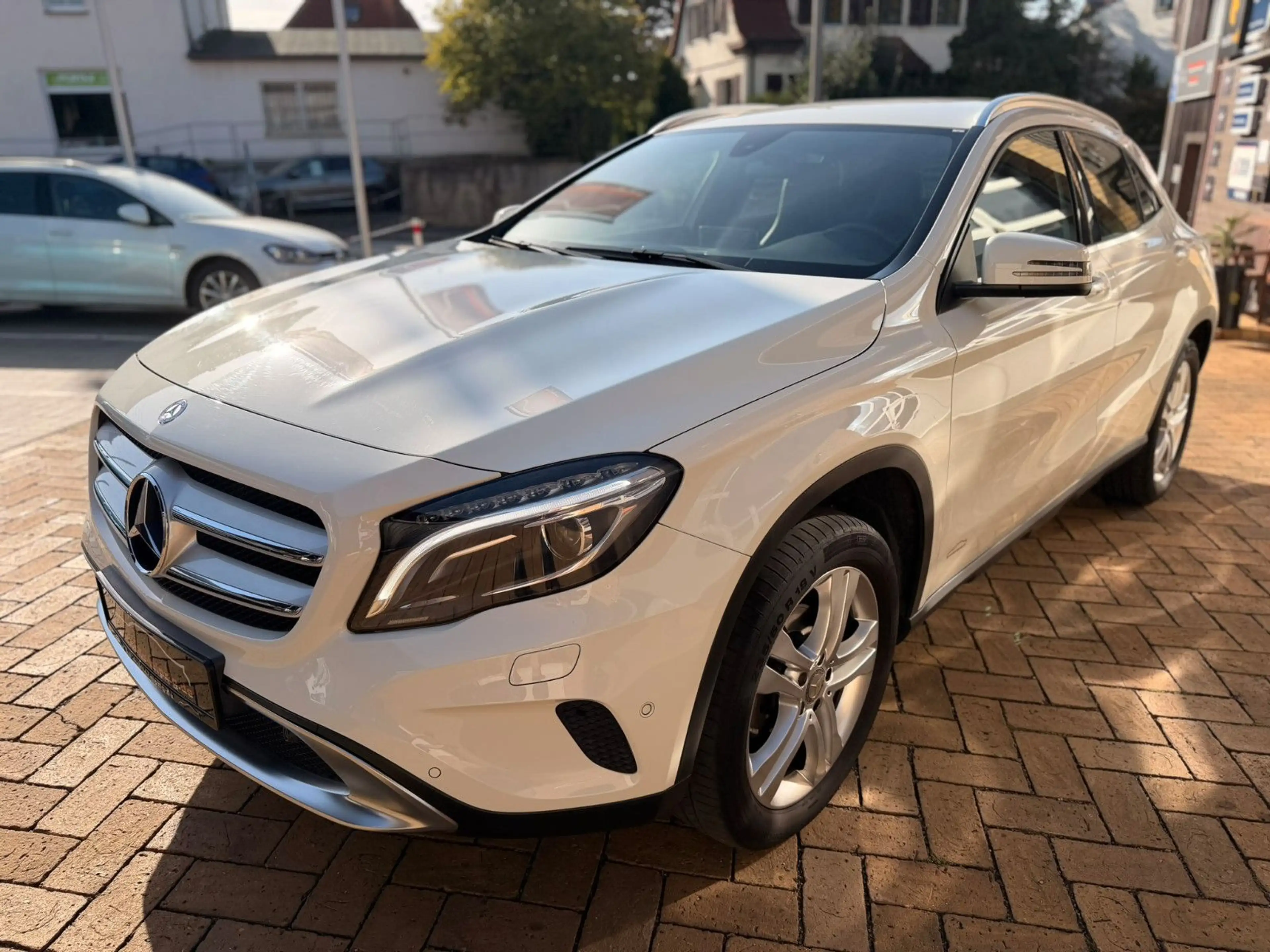 Mercedes-Benz GLA 180 Score BiXenon Navigation PDC Teilleder — photo 3