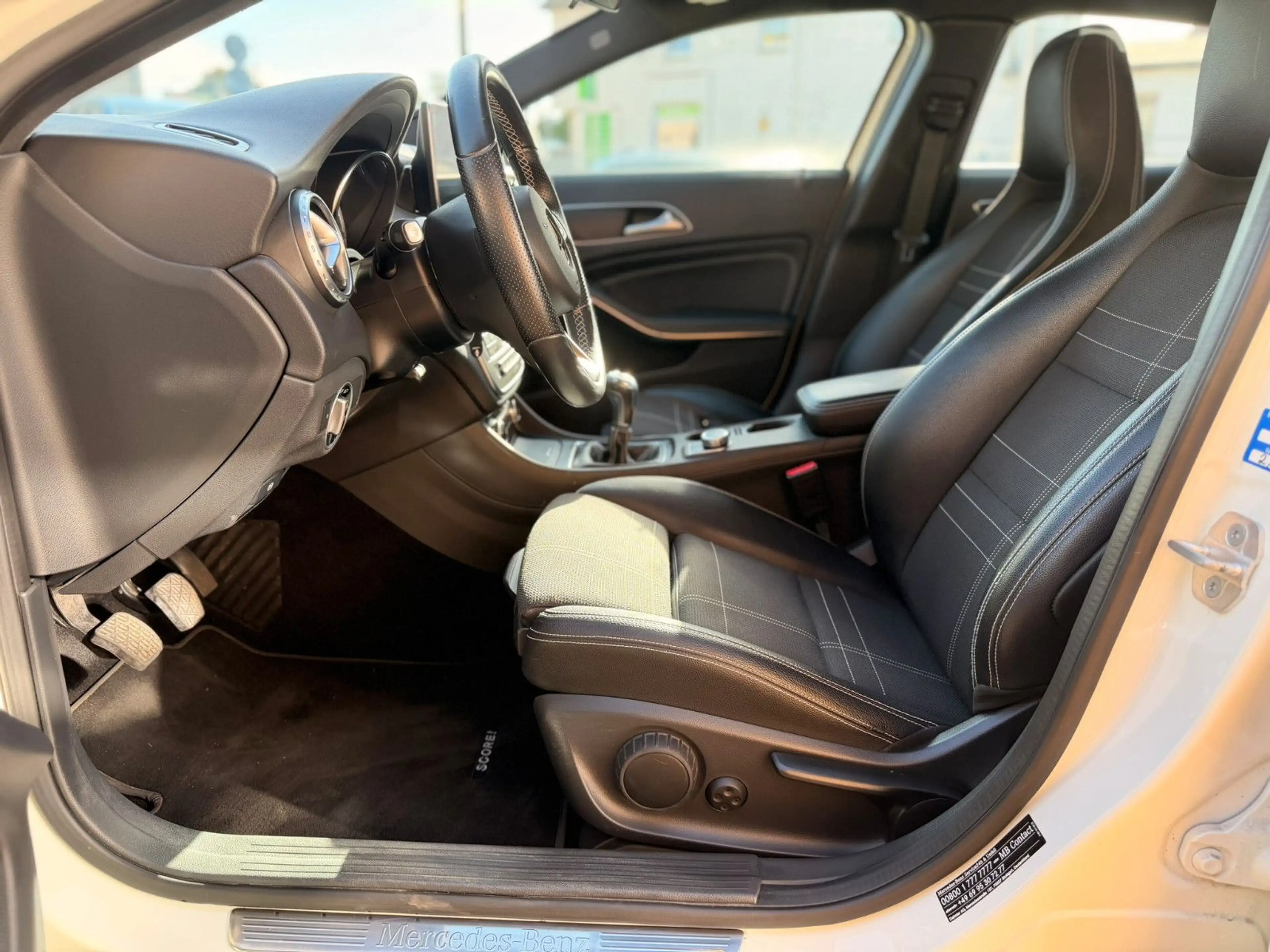 Mercedes-Benz GLA 180 Score BiXenon Navigation PDC Teilleder — photo 13