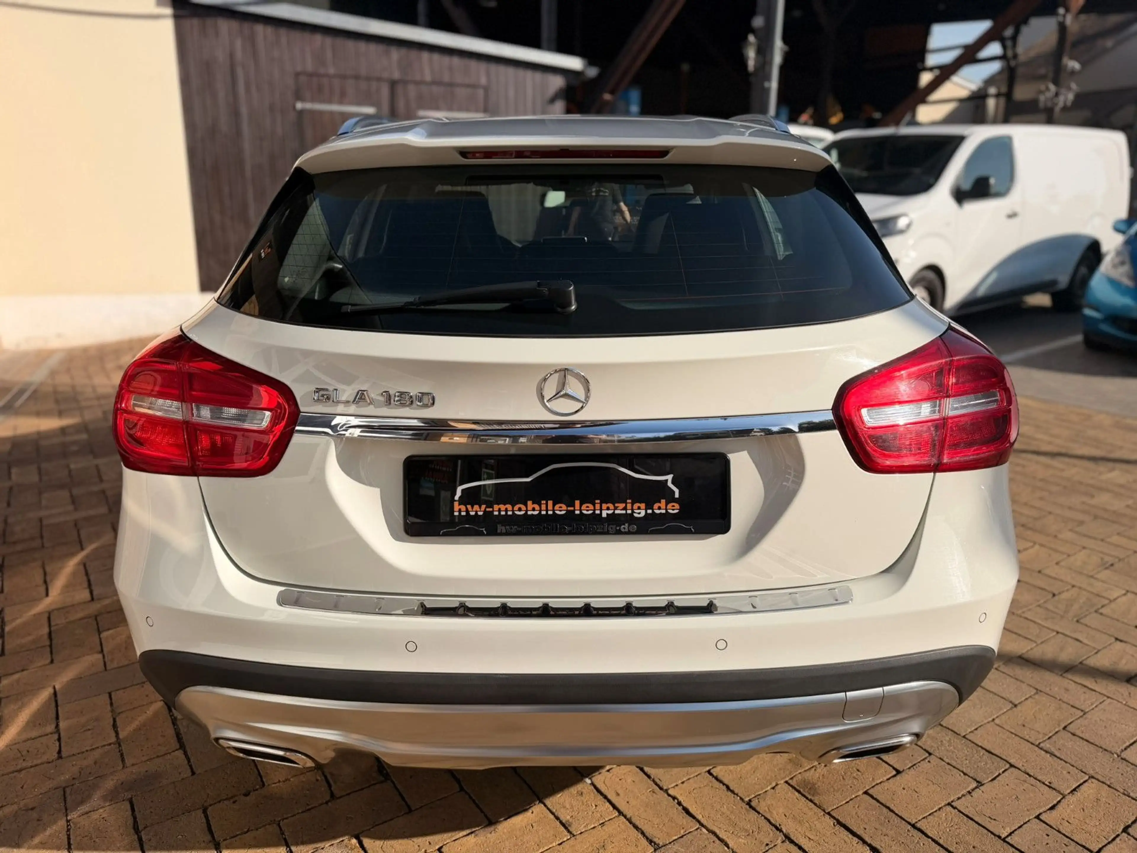 Mercedes-Benz GLA 180 Score BiXenon Navigation PDC Teilleder — photo 6