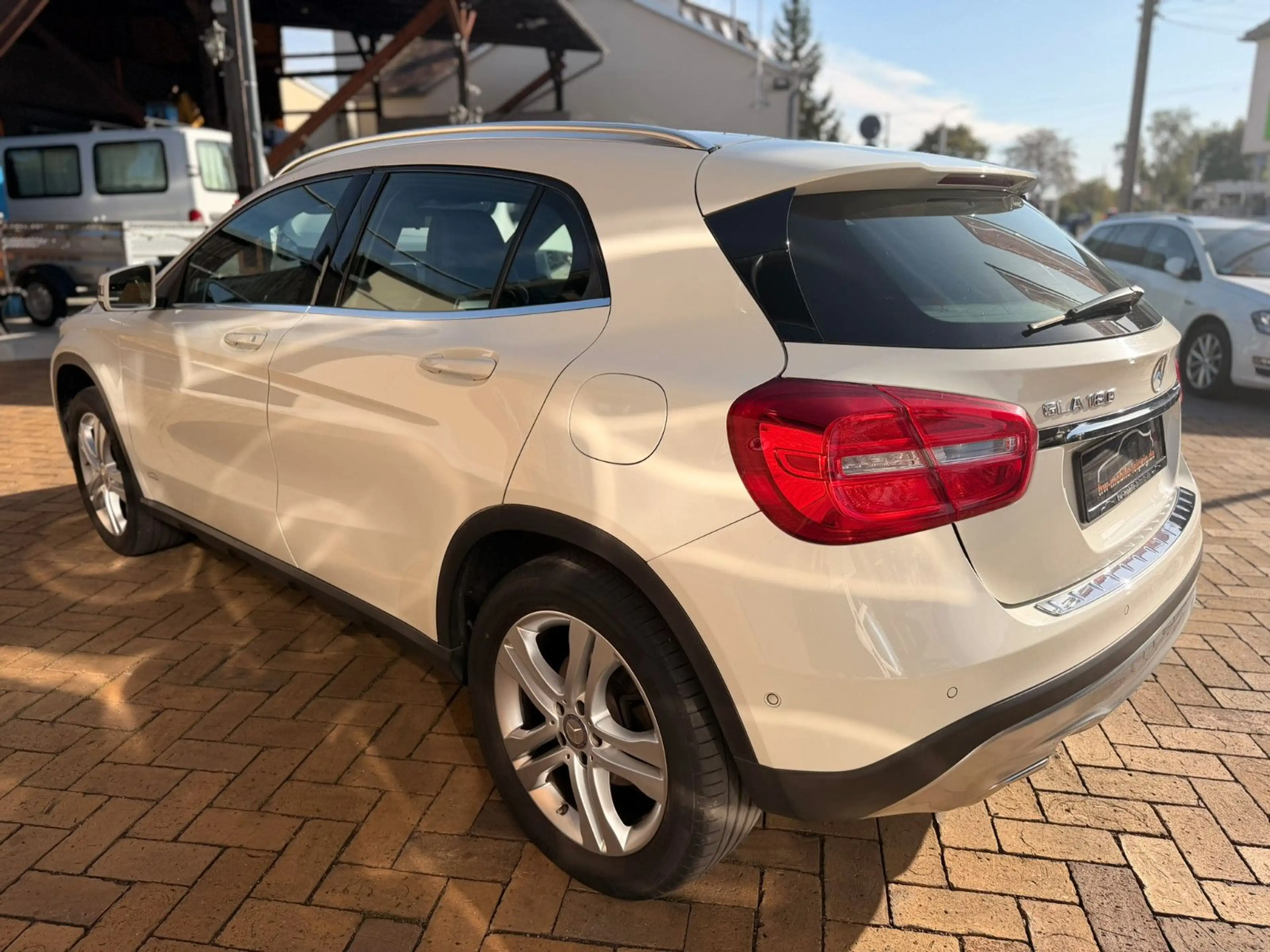 Mercedes-Benz GLA 180 Score BiXenon Navigation PDC Teilleder — photo 2