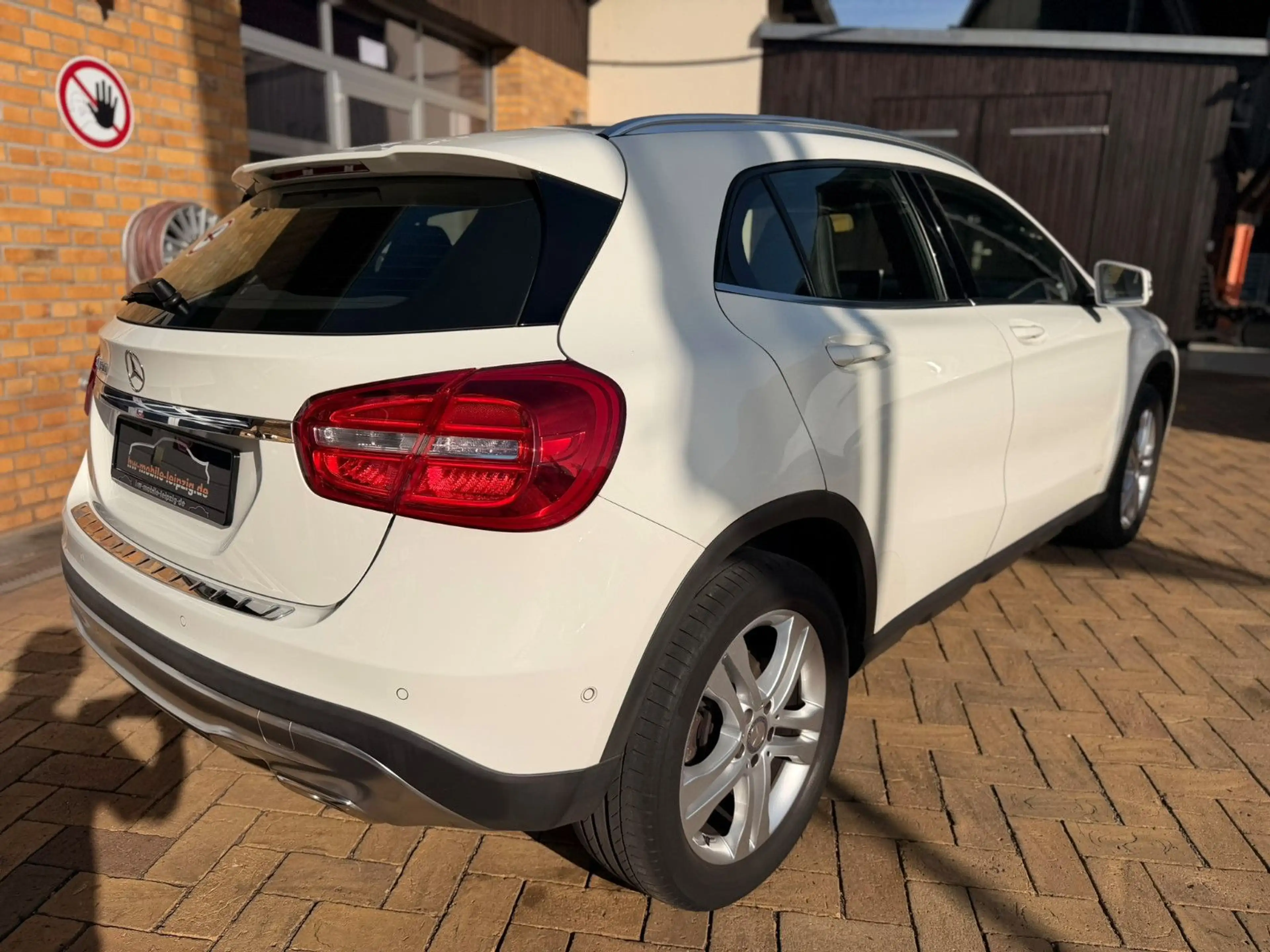 Mercedes-Benz GLA 180 Score BiXenon Navigation PDC Teilleder — photo 4