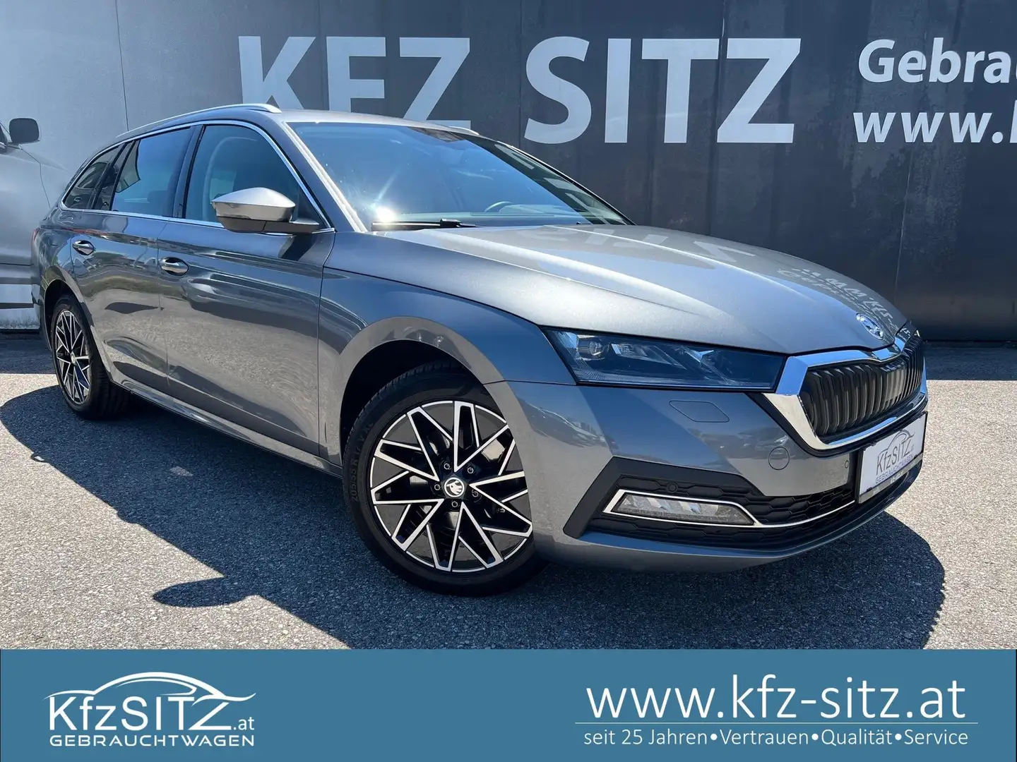 Skoda Octavia Combi 2,0 TDI Style 4x4 DSG | €47.800 Grau - 1
