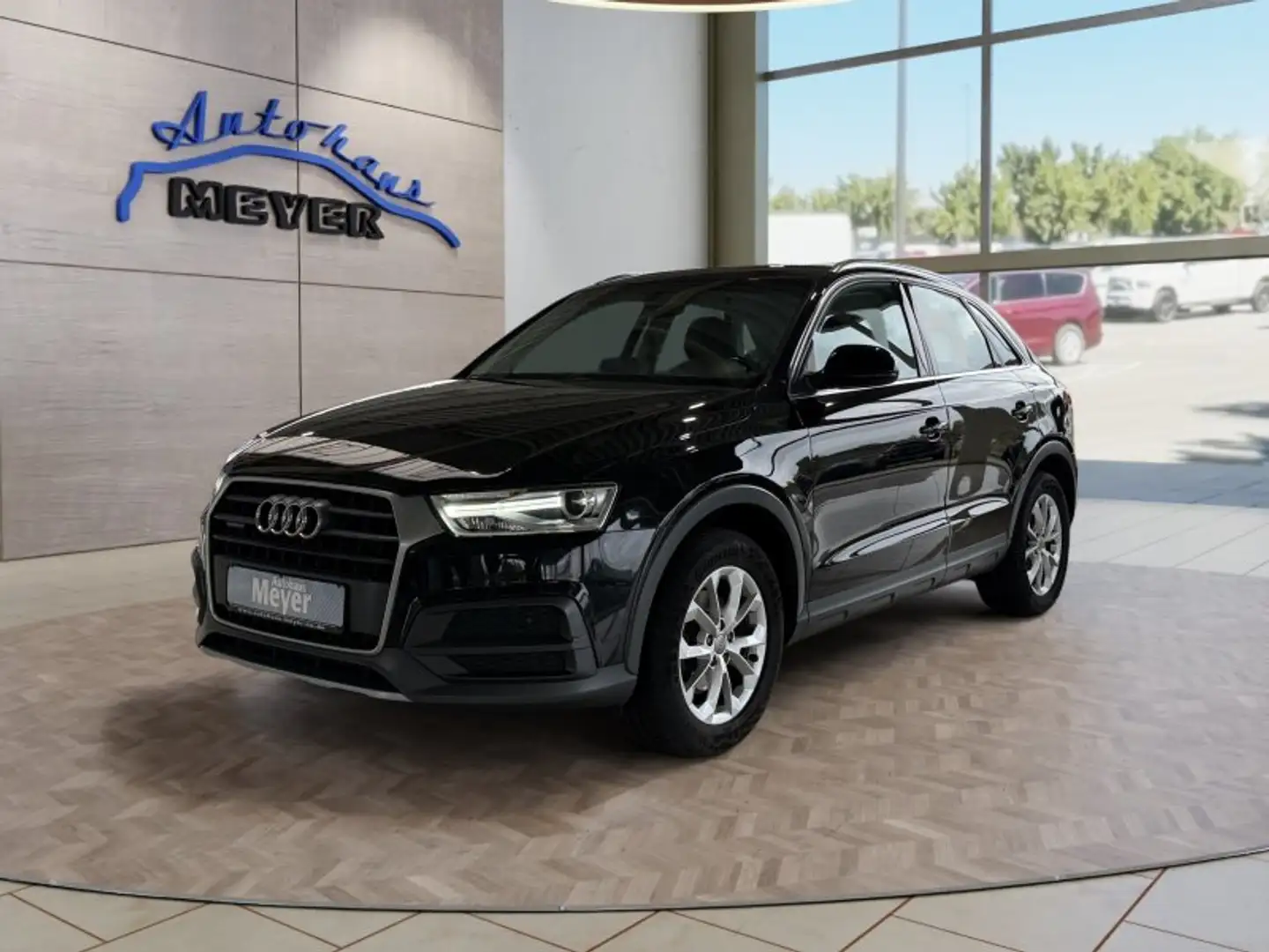 Audi Q3 2.0TDI 184PS Quattro aAHK/8*Alu/Navi/BI-Xenon Černá - 1