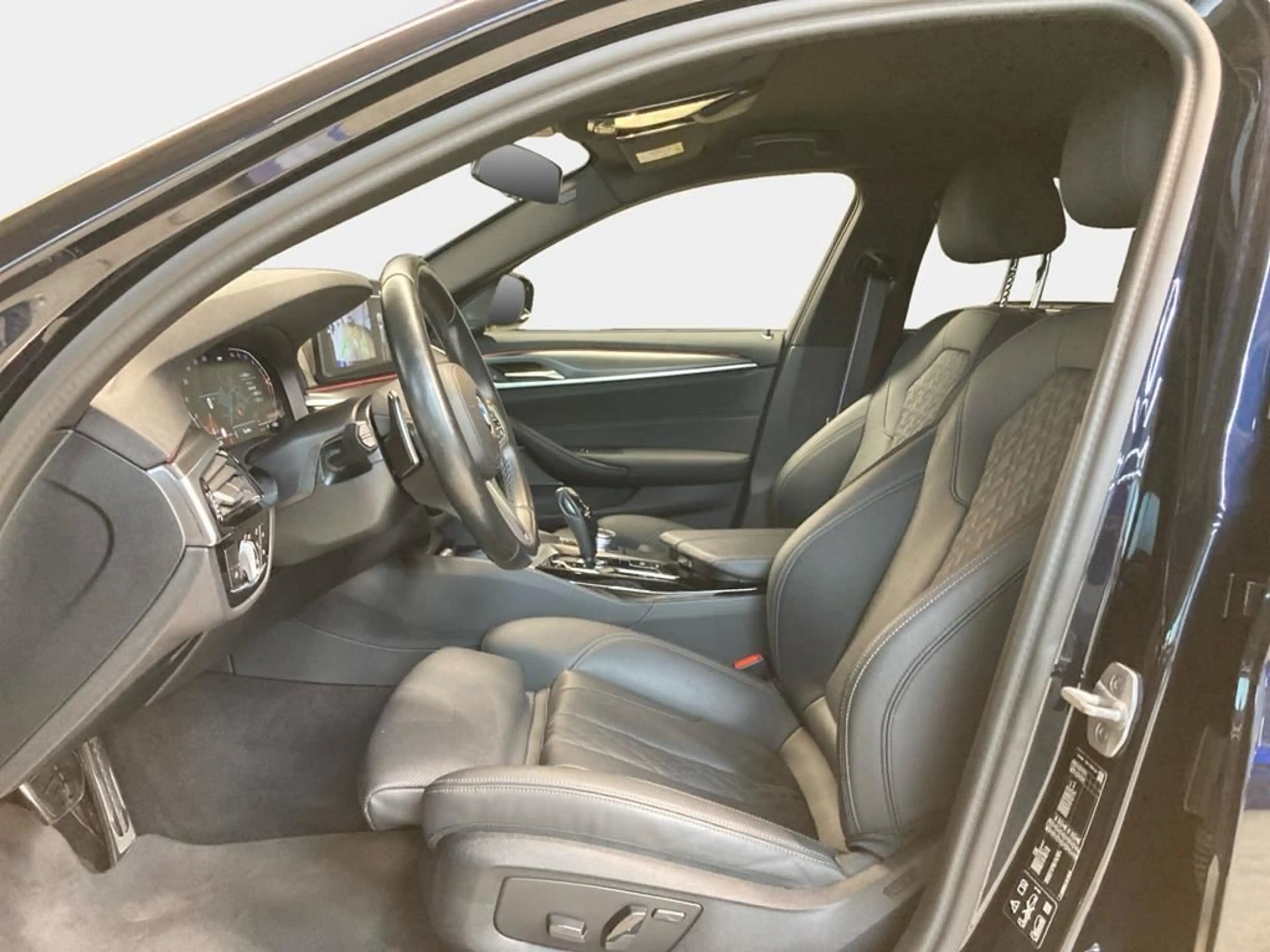 BMW 540 M Sport Pro — photo 10