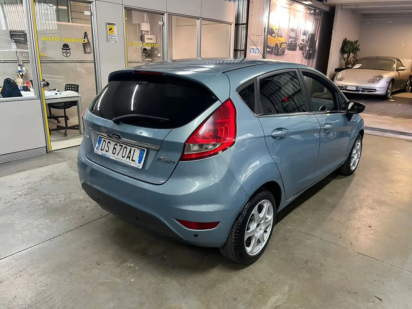 Ford Fiesta 5p 1.4 tdci Titanium Grijs - 2