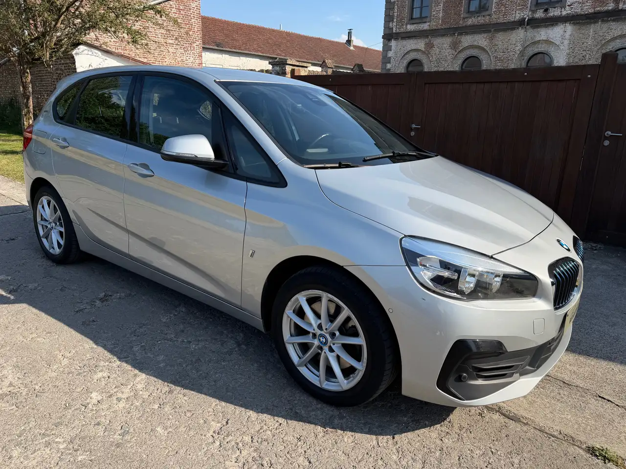 BMW 225