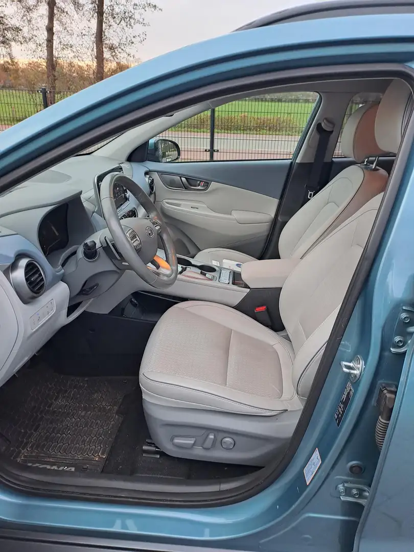 Hyundai KONA EV Premium 64 kWh SOH 100%, Blauw - 2