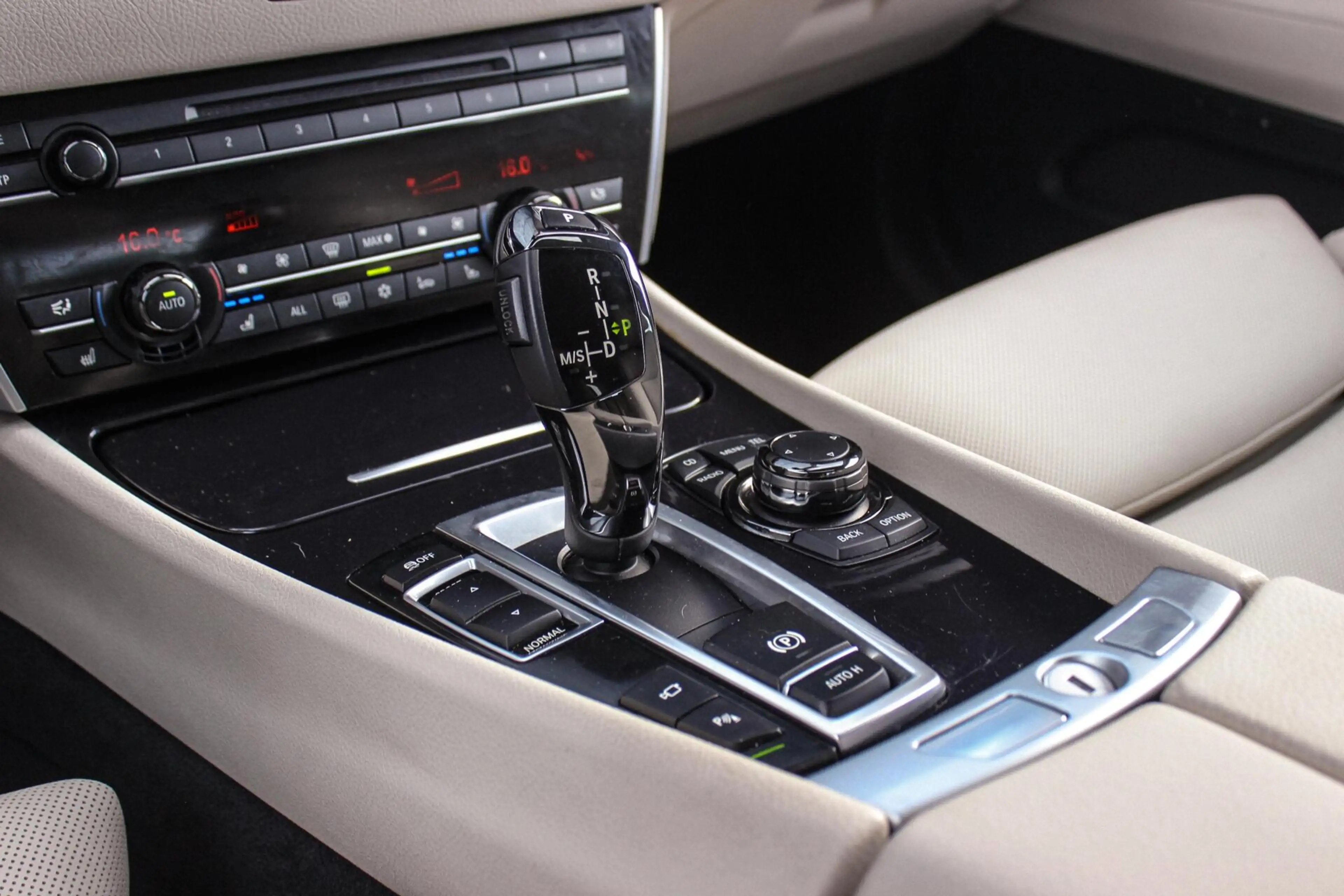 BMW 535 5-serie Gran Turismo 535i High Executive | Achtera — photo 32