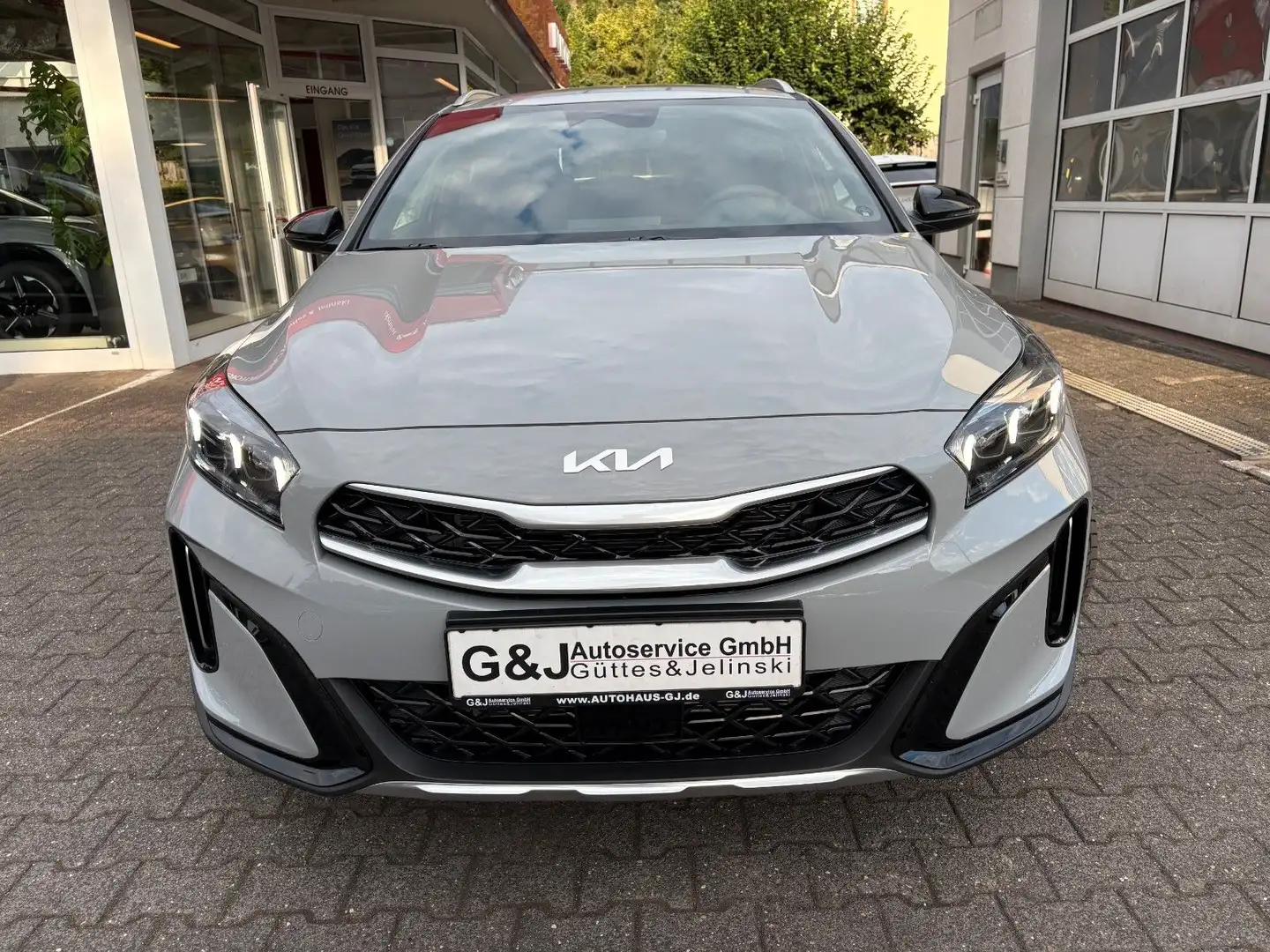 Kia XCeed 150PS Nightline Autom, HDA Grau - 2