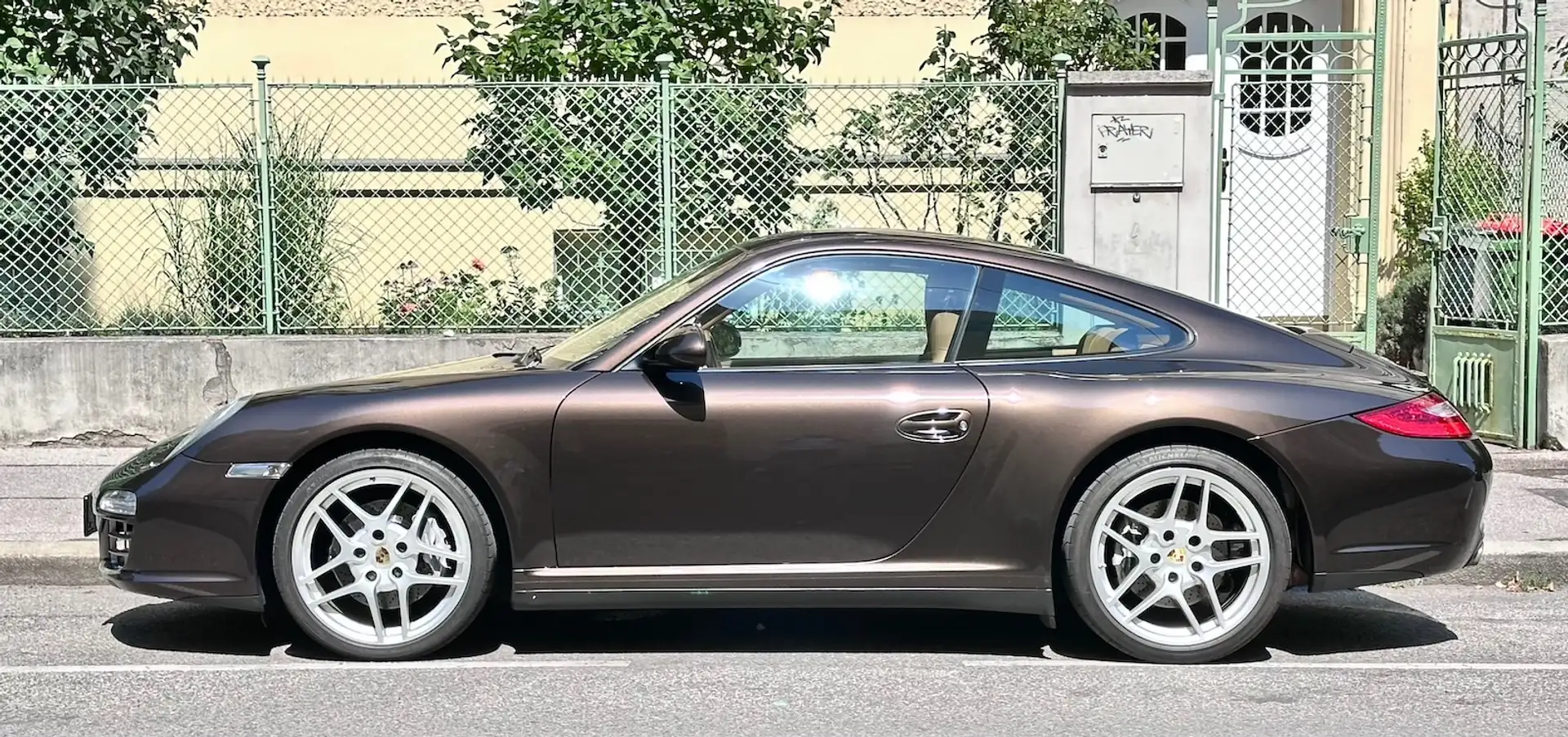 Porsche 997 911 Coupe 911 Carrera 4 Braun - 2