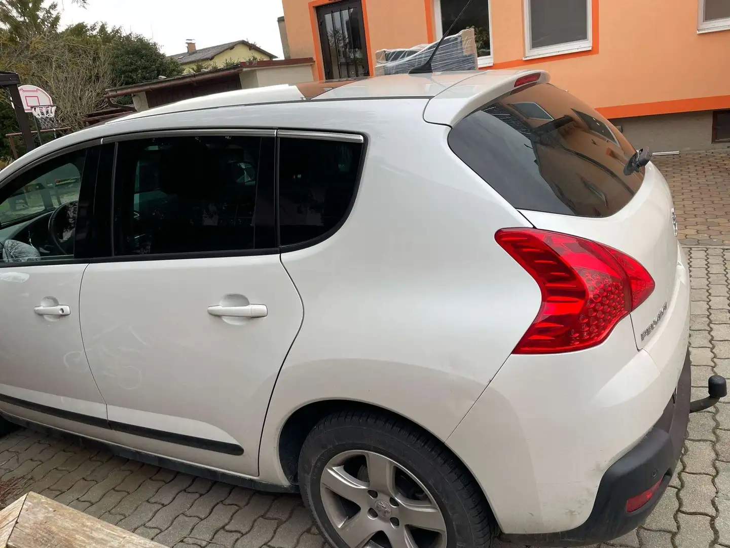 Peugeot 3008 1.6 e-HDi 115 FAP ASG6 Professional Panoramadach Weiß - 1