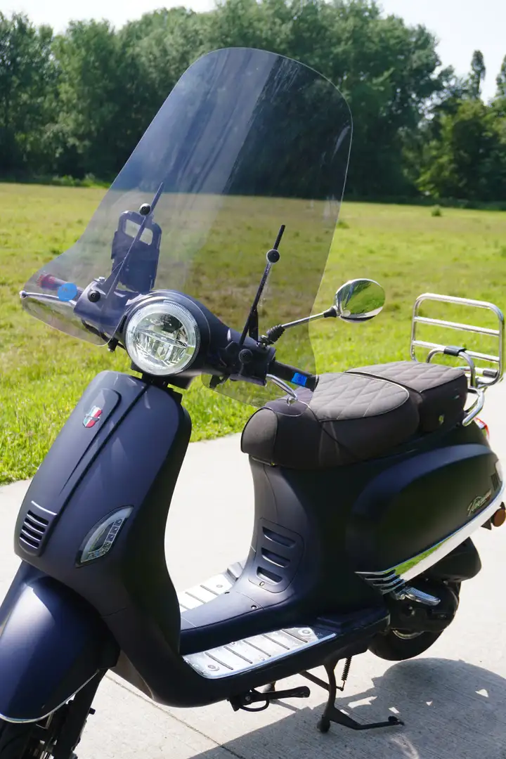 Vespa 50 GTS Toscana exclusive Niebieski - 1