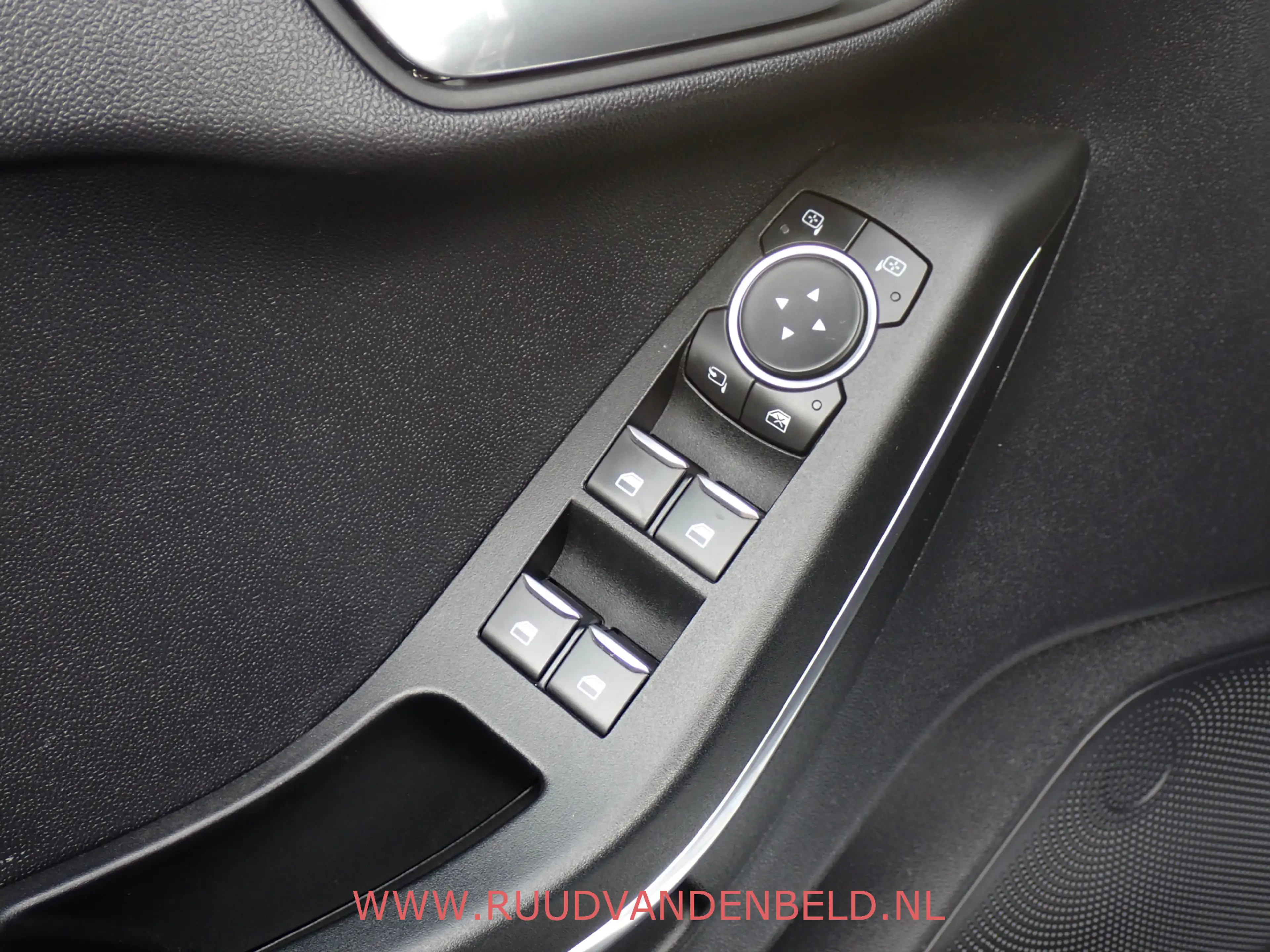 Ford Fiesta 1.0 EcoBoost Titanium CARPLAY/KEYLESS/NAVI/CRUISE/ — photo 24