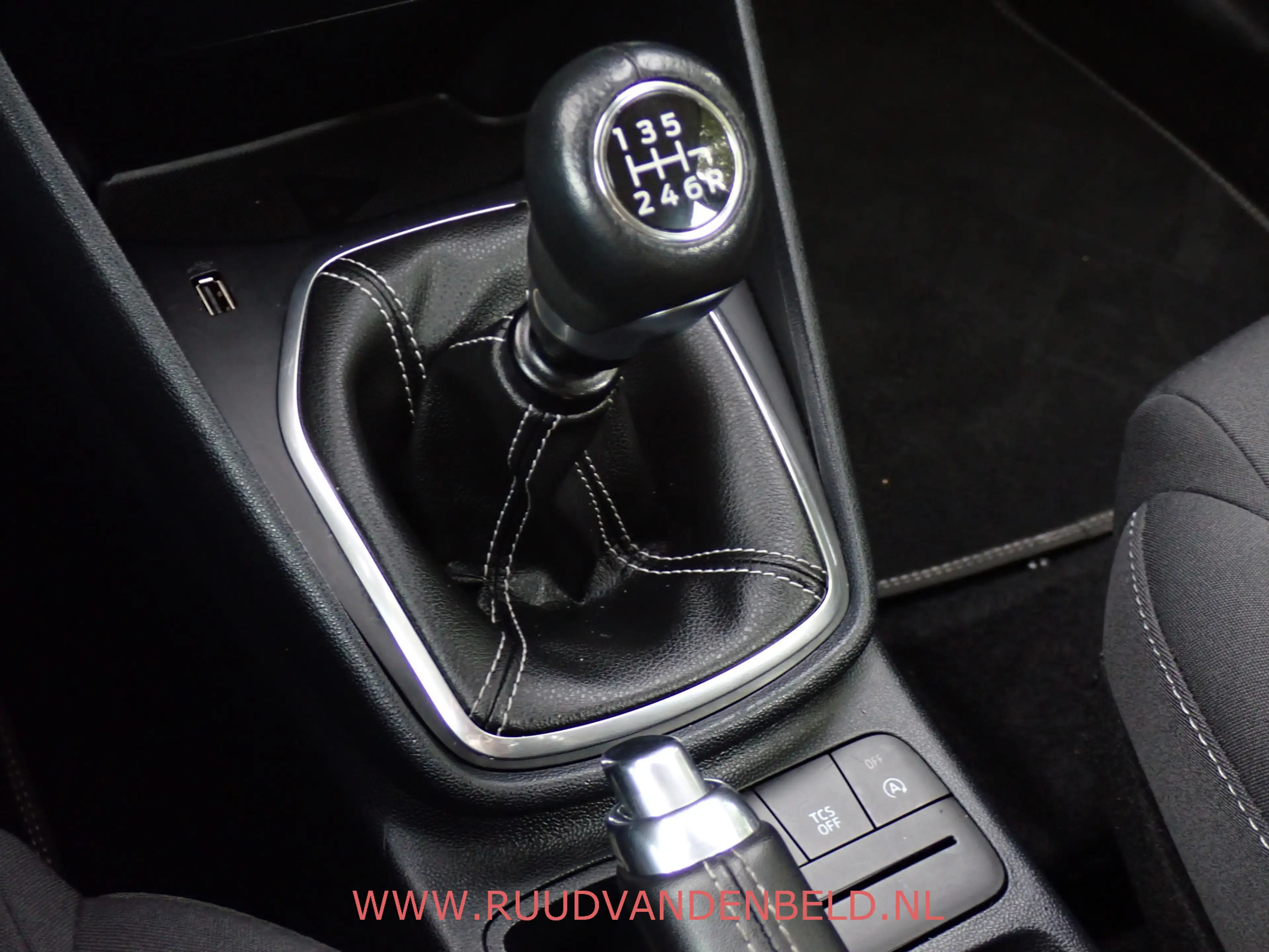 Ford Fiesta 1.0 EcoBoost Titanium CARPLAY/KEYLESS/NAVI/CRUISE/ — photo 15