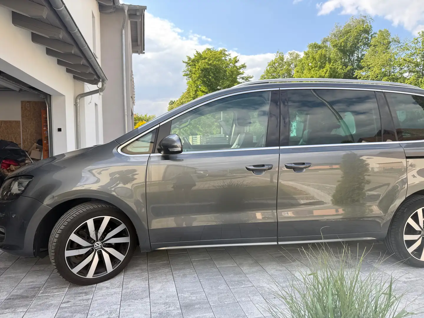 Volkswagen Sharan Sharan Diesel 2.0 TDI DSG BlueMotion Technology Hi - 1