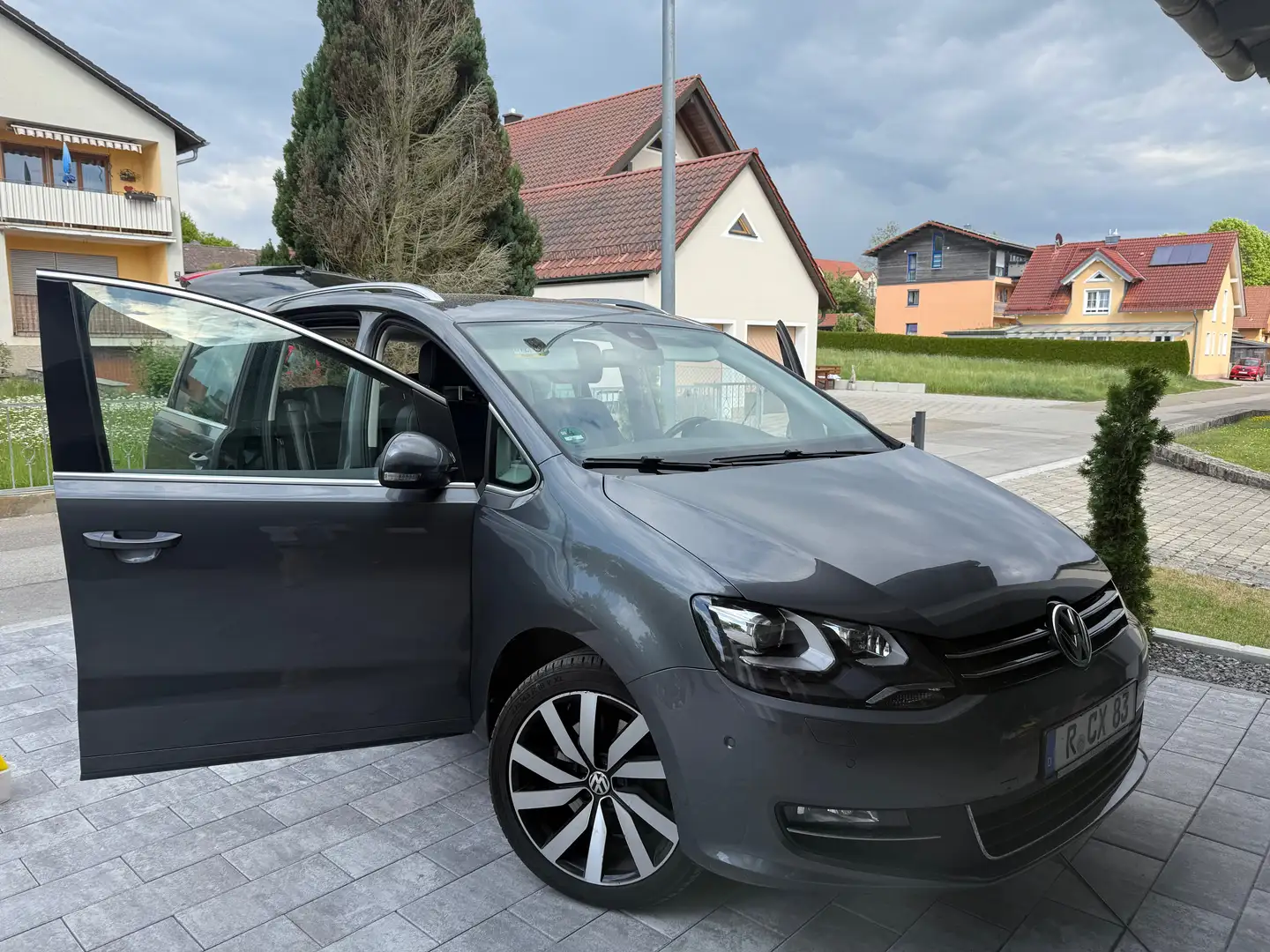 Volkswagen Sharan Sharan Diesel 2.0 TDI DSG BlueMotion Technology Hi - 2