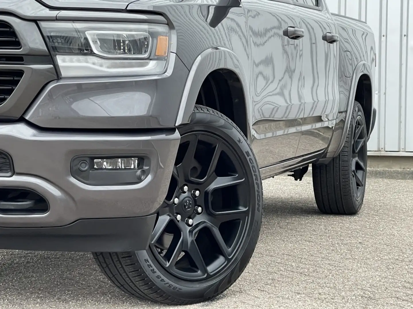 Dodge RAM 1500 pick up 4x4 Crew Cab Laramie Night LPG Grijs - 2