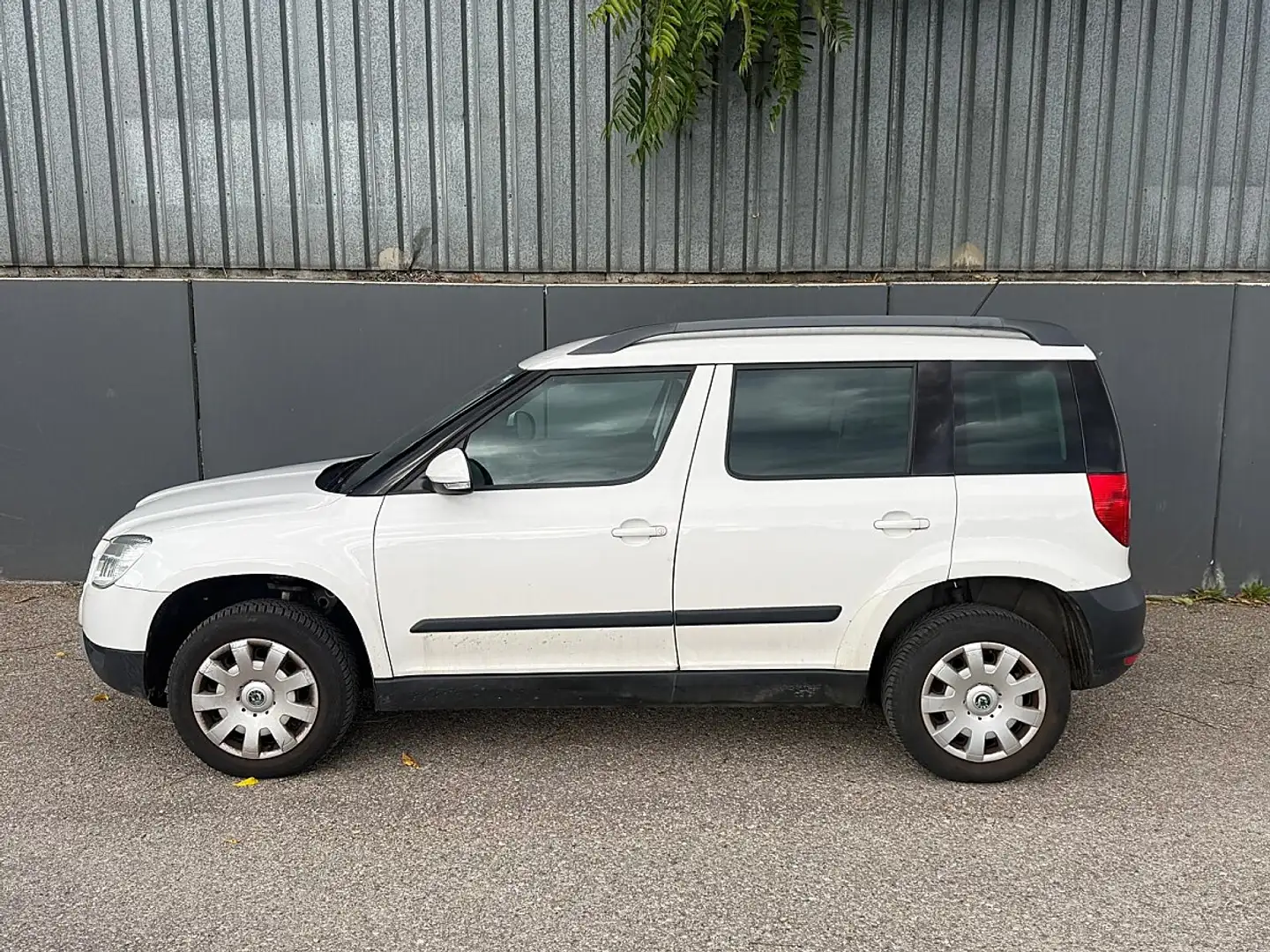 Skoda Yeti Twenty Active 1,2 TSI | 1.BESITZ | PICKERL BIS ... Weiß - 2