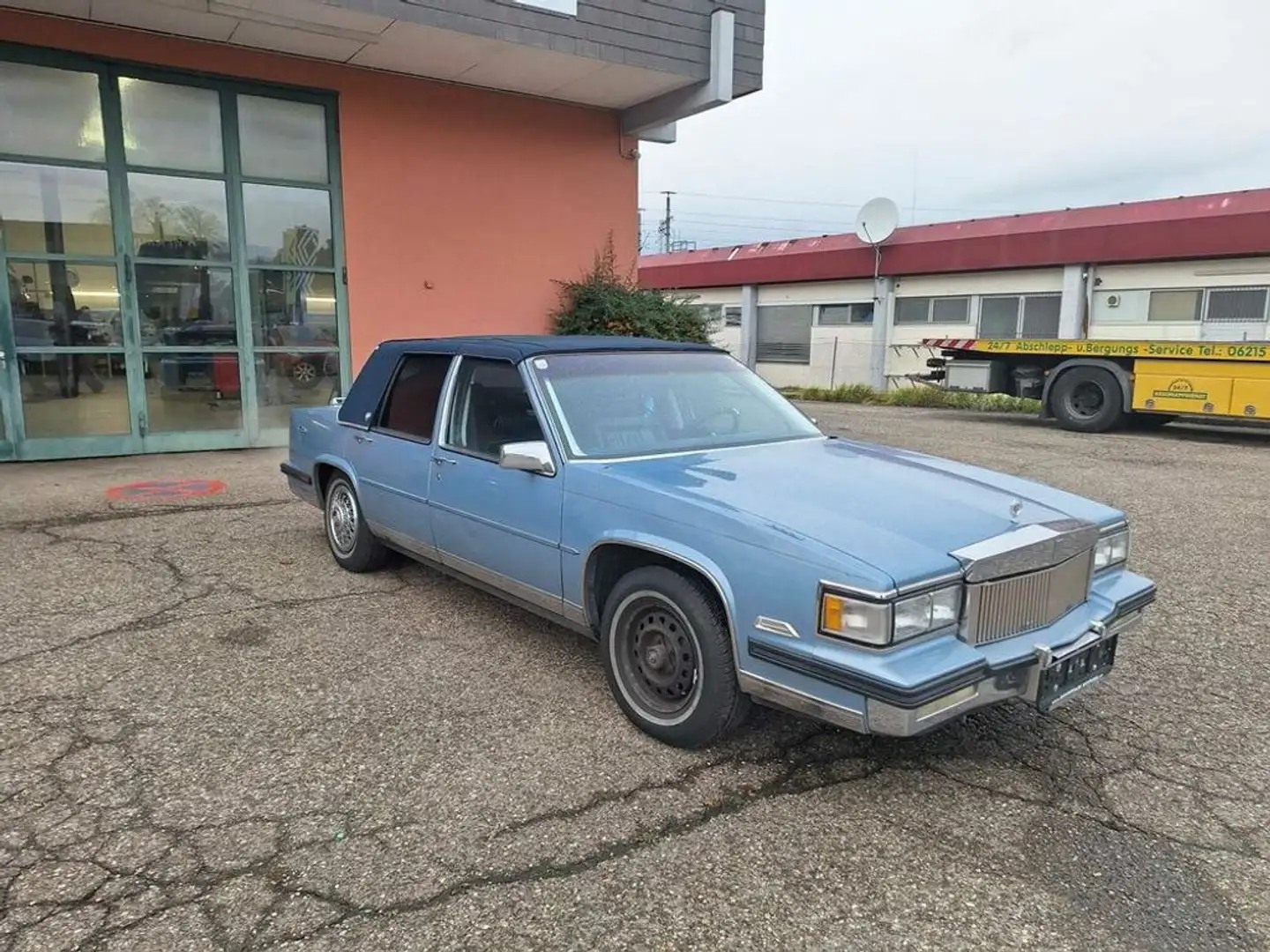 Cadillac Sedan De Ville V8 Blau - 2