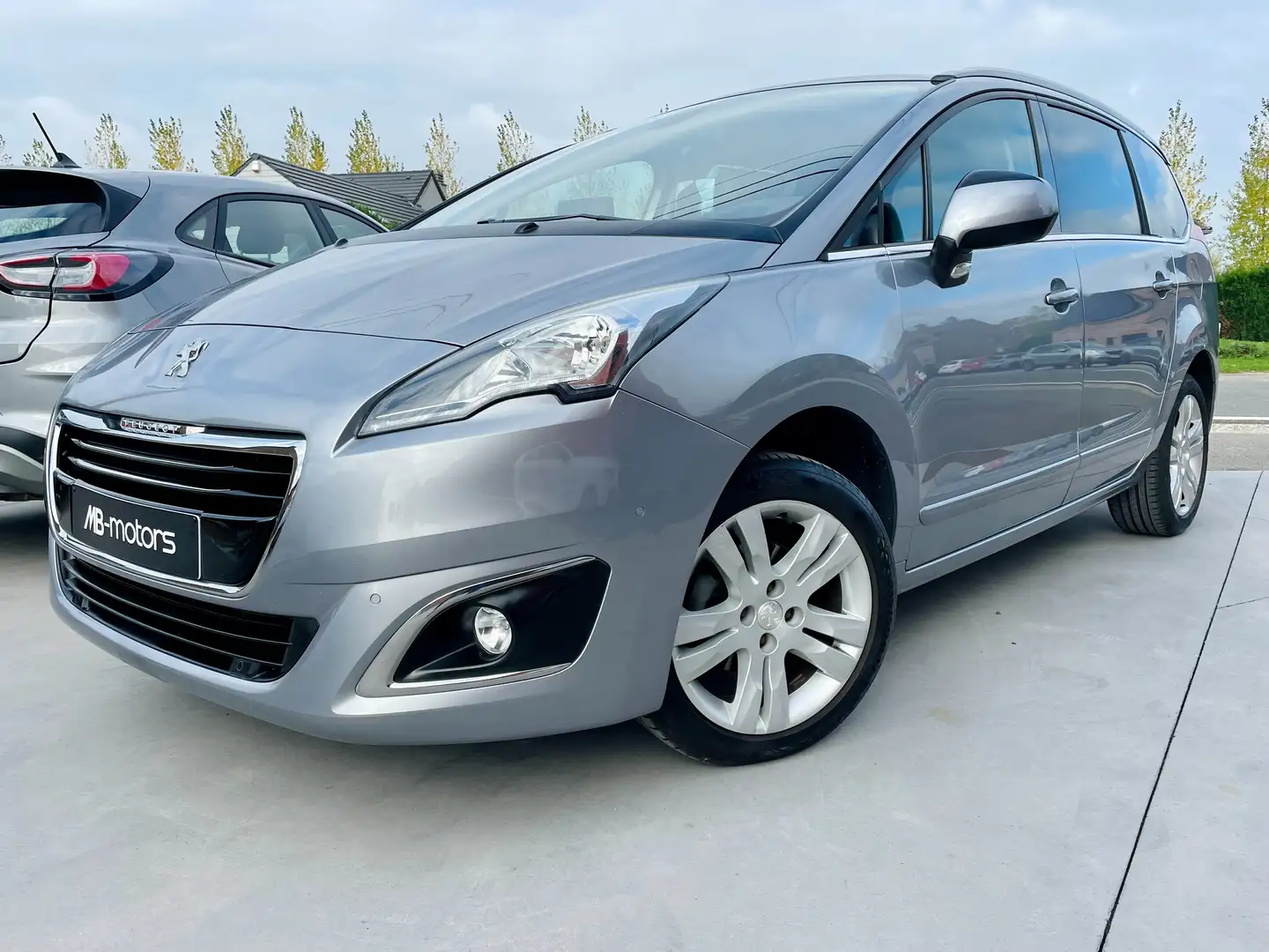 Peugeot 5008 1.6 HDi Allure*1er PROP*7PL*NAVI*CAMERA*GARANTIE Zilver - 1