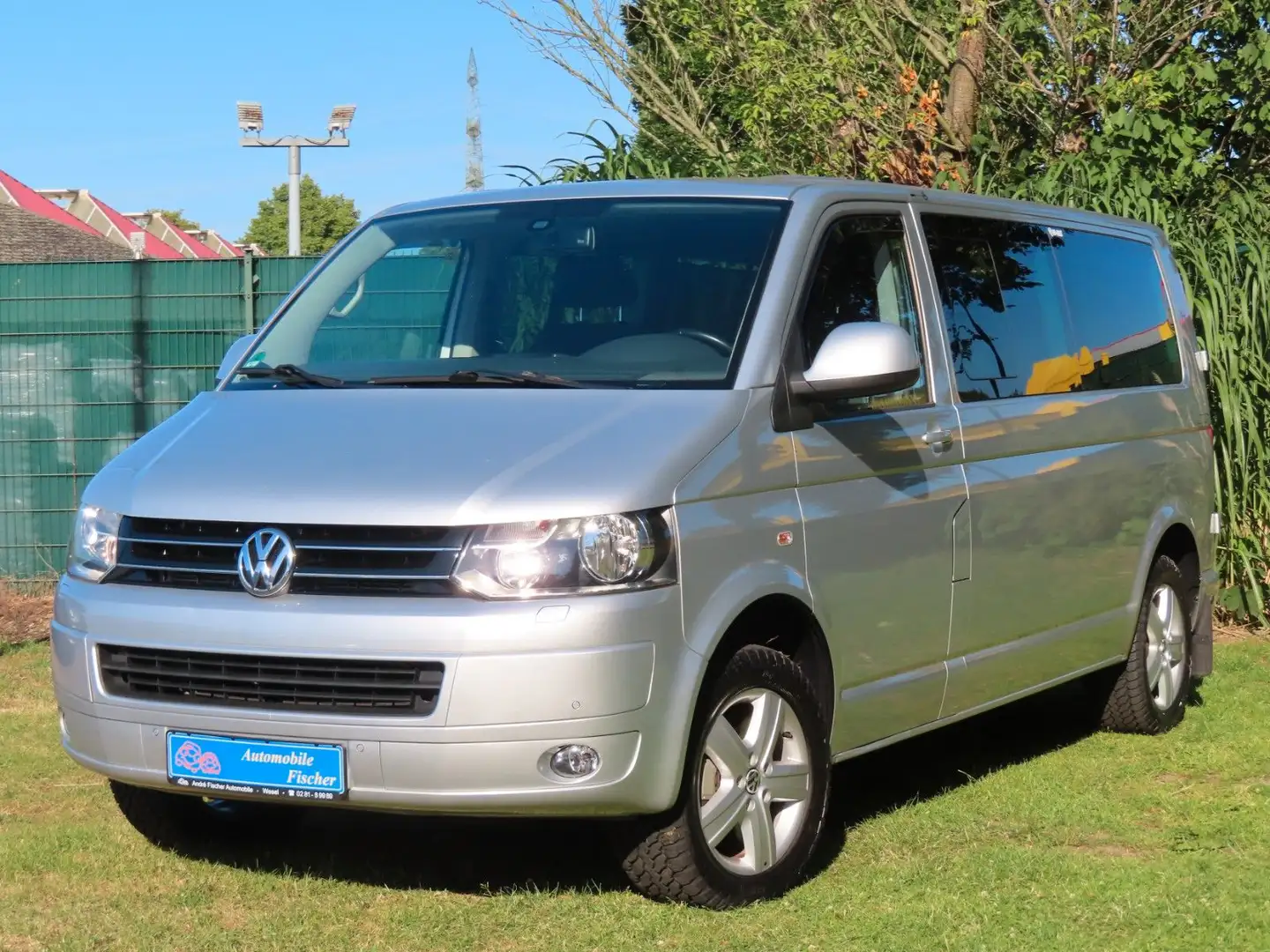 Volkswagen T5 Caravelle Bett-Tisch-Navi-Standheizung-AHK Silber - 1