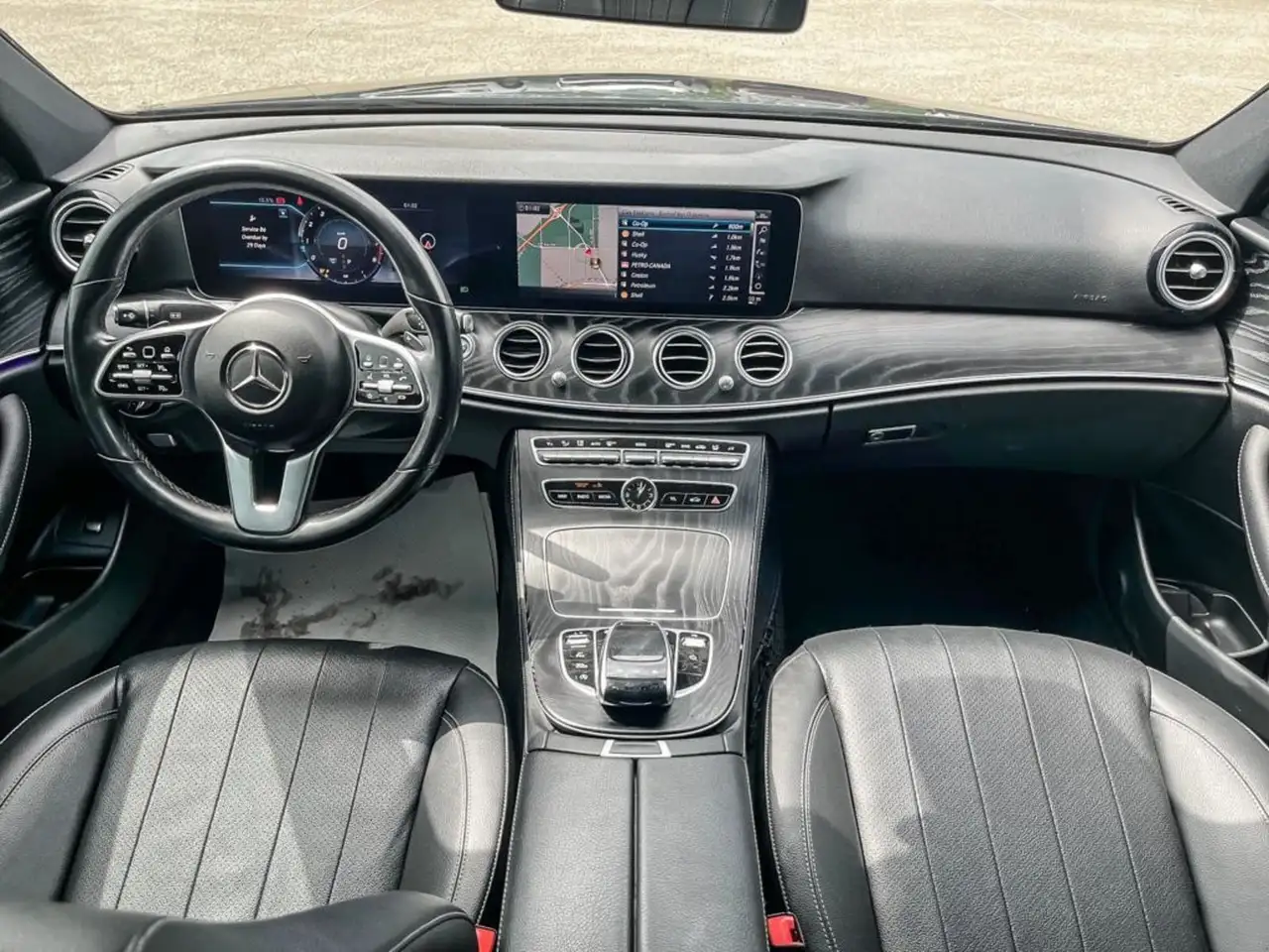 Mercedes-Benz E-Class снимка Mercedes-Benz E-Class