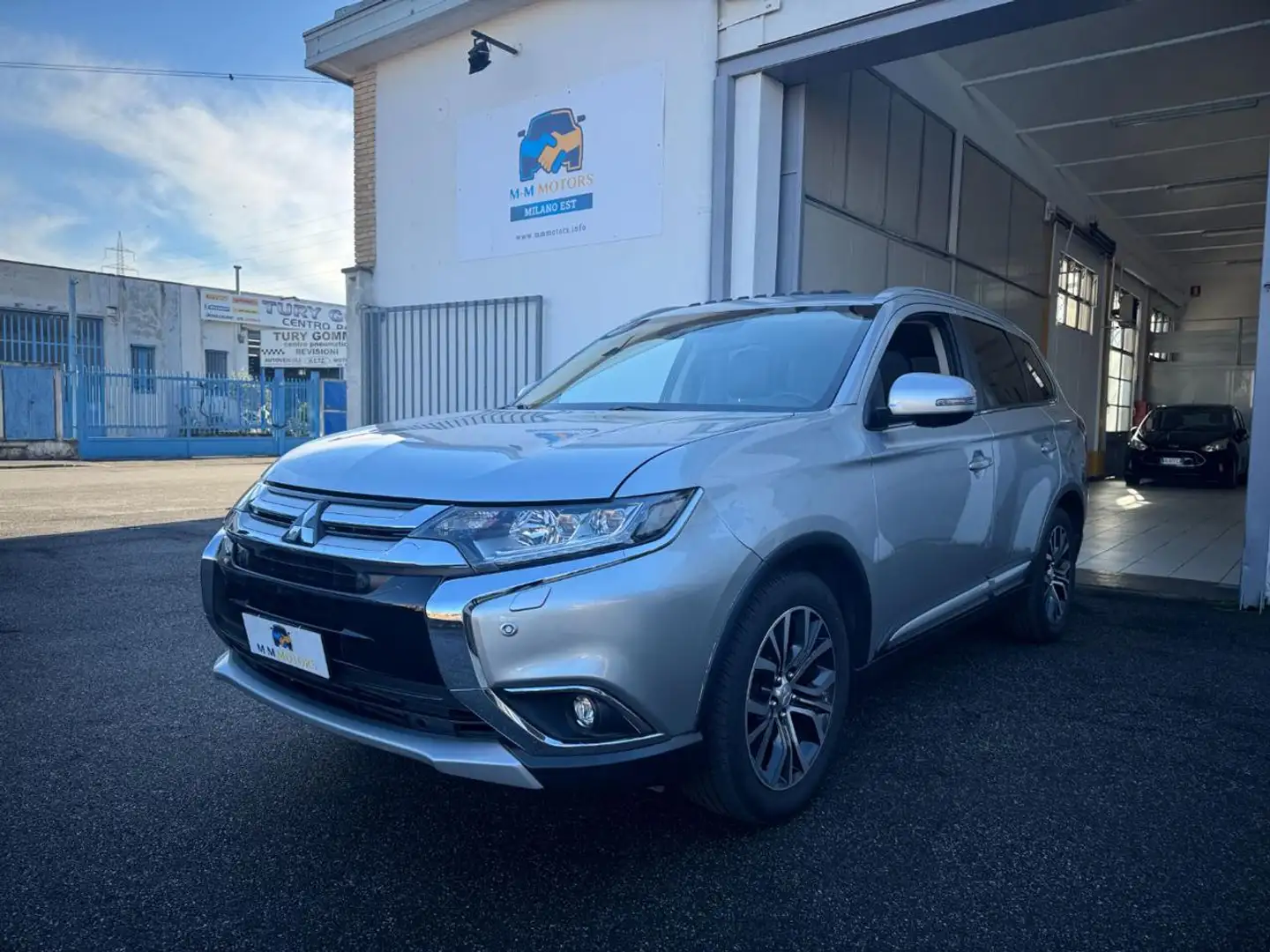 Mitsubishi Outlander 2.2 DI-D 4WD Instyle Plus SDA 7 posti Gris - 1