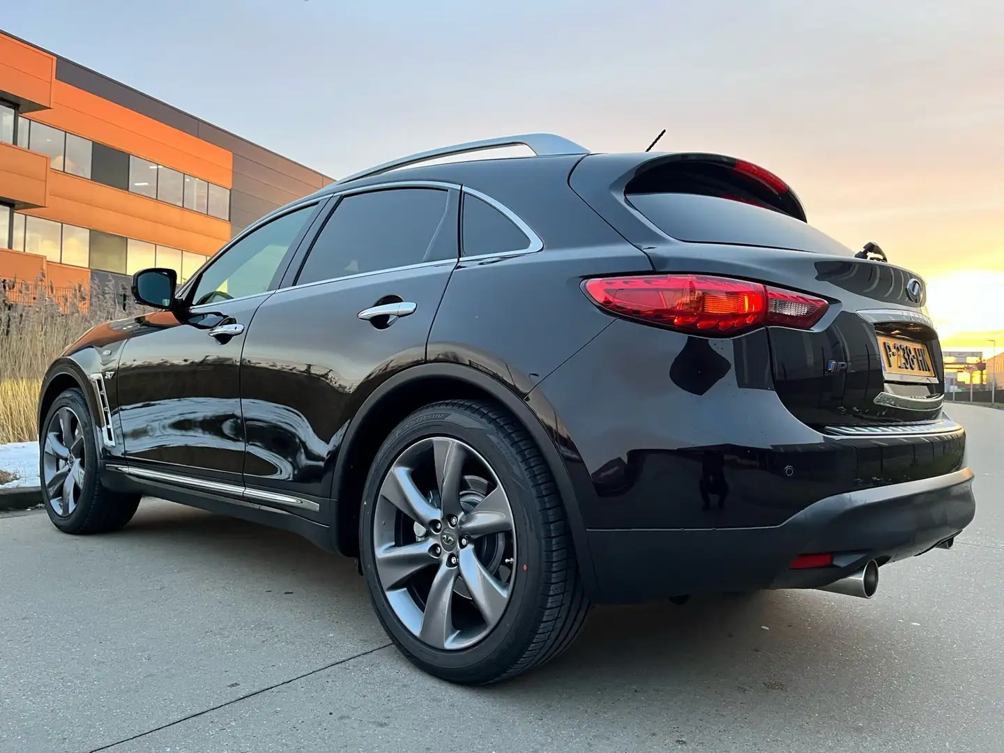 Infiniti FX let op! QX70S 3.7 Geen FX. Uniek in Nl Zwart - 2