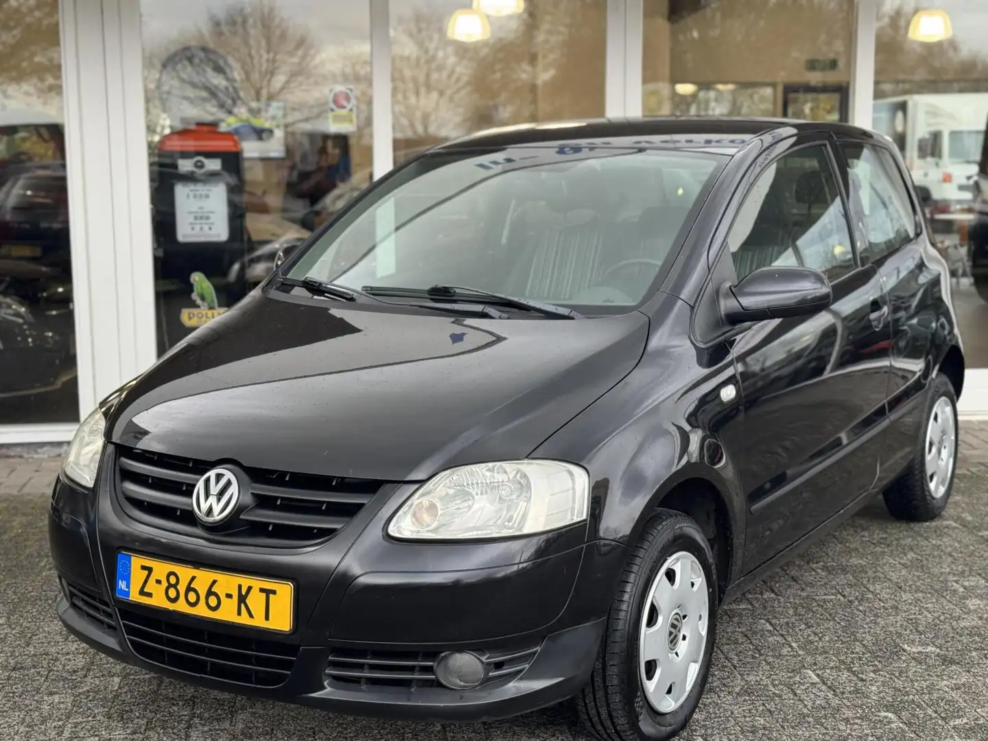 Volkswagen Fox 1.2 12v 54pk,Trendline uitv.,Stuurbekrachting,Coll Negro - 2
