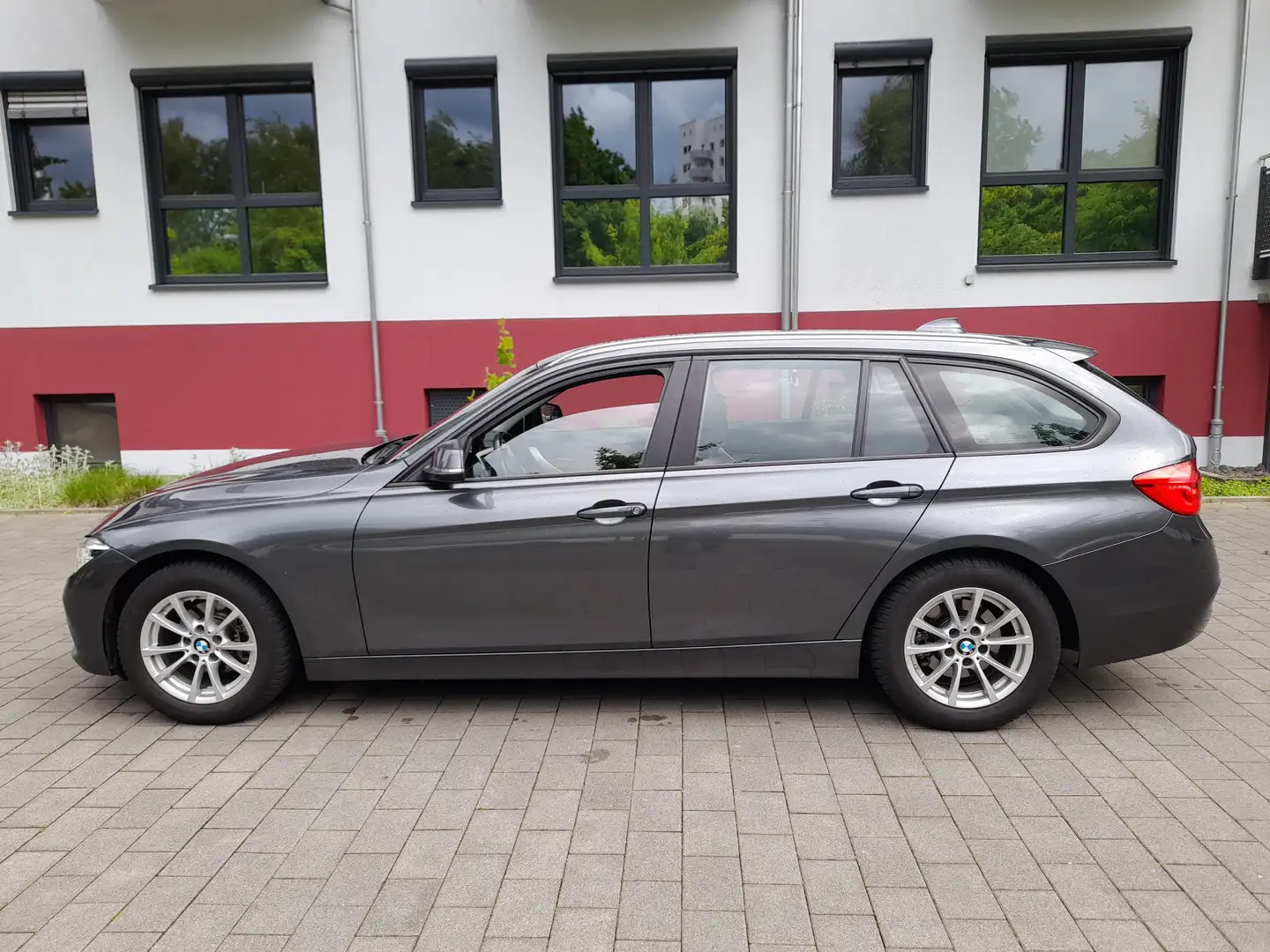 BMW 320 Touring Aut. 2.0 D Motor, 190 PS, LED, SOS. 1A.Top Šedá - 2