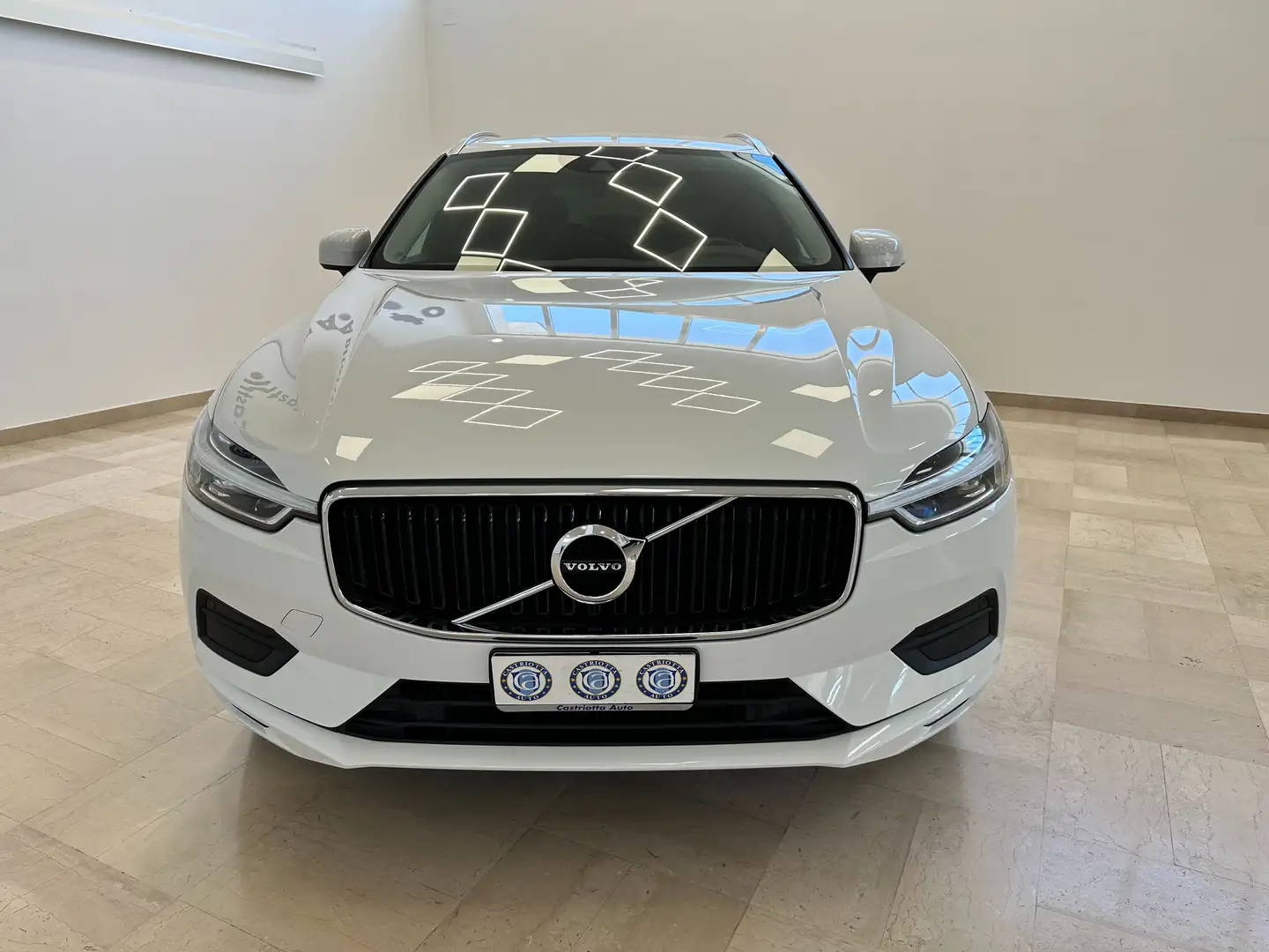 Volvo XC60 2.0 d4 Bussiness  awd geartronic Weiß - 2