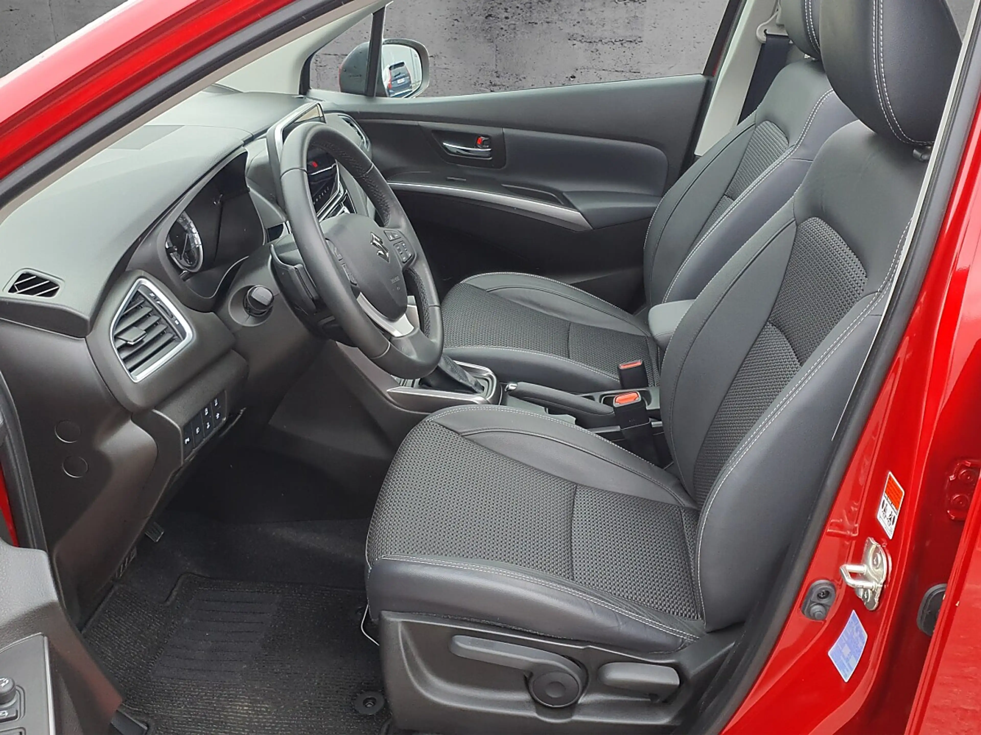 Suzuki S-Cross 1,4 DITC Hybrid flash Aut. — photo 7