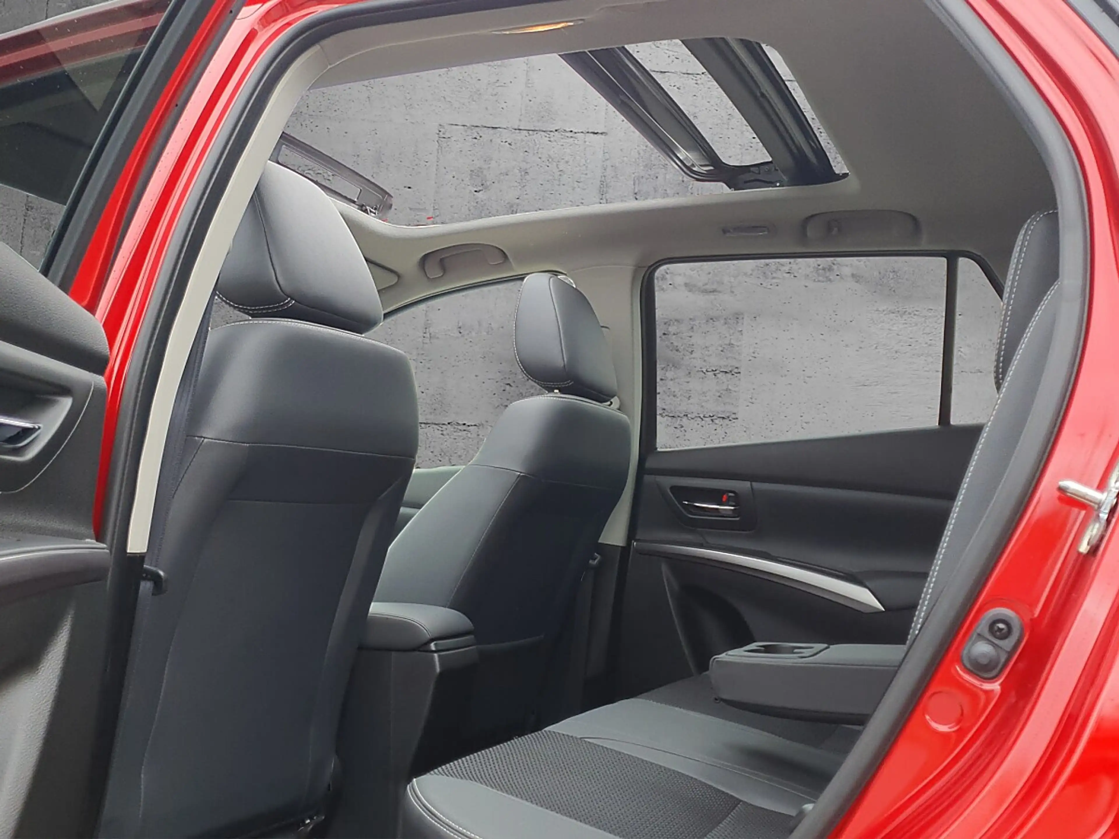 Suzuki S-Cross 1,4 DITC Hybrid flash Aut. — photo 8