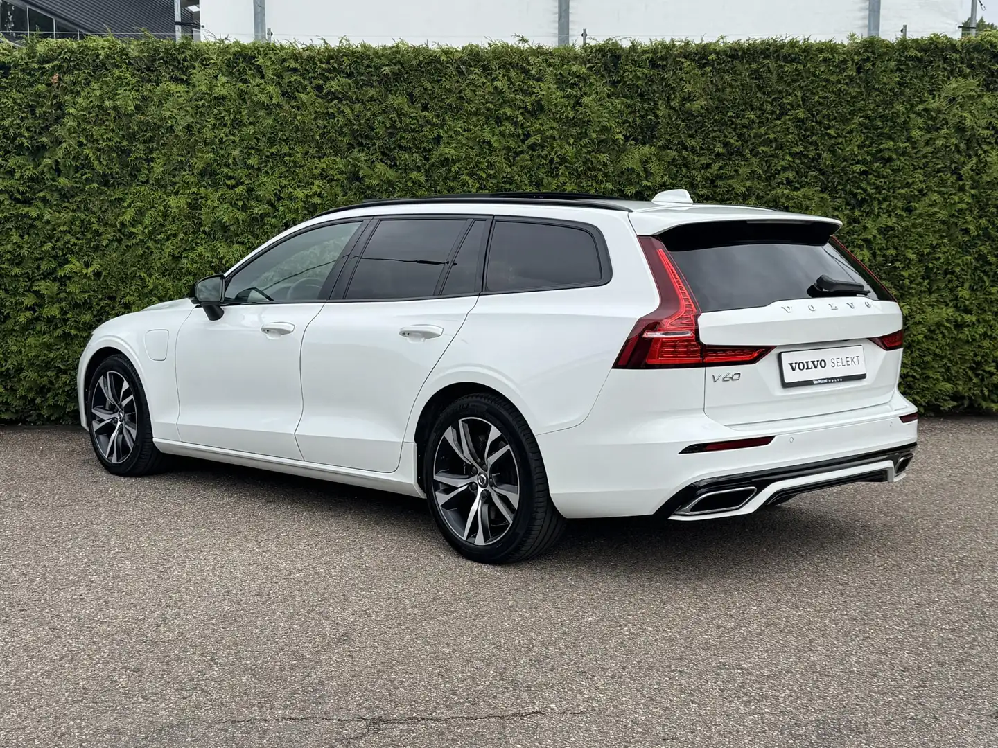 Volvo V60 T6 Recharge AWD R-Design | Panoramadak | Elekt.sto Wit - 2