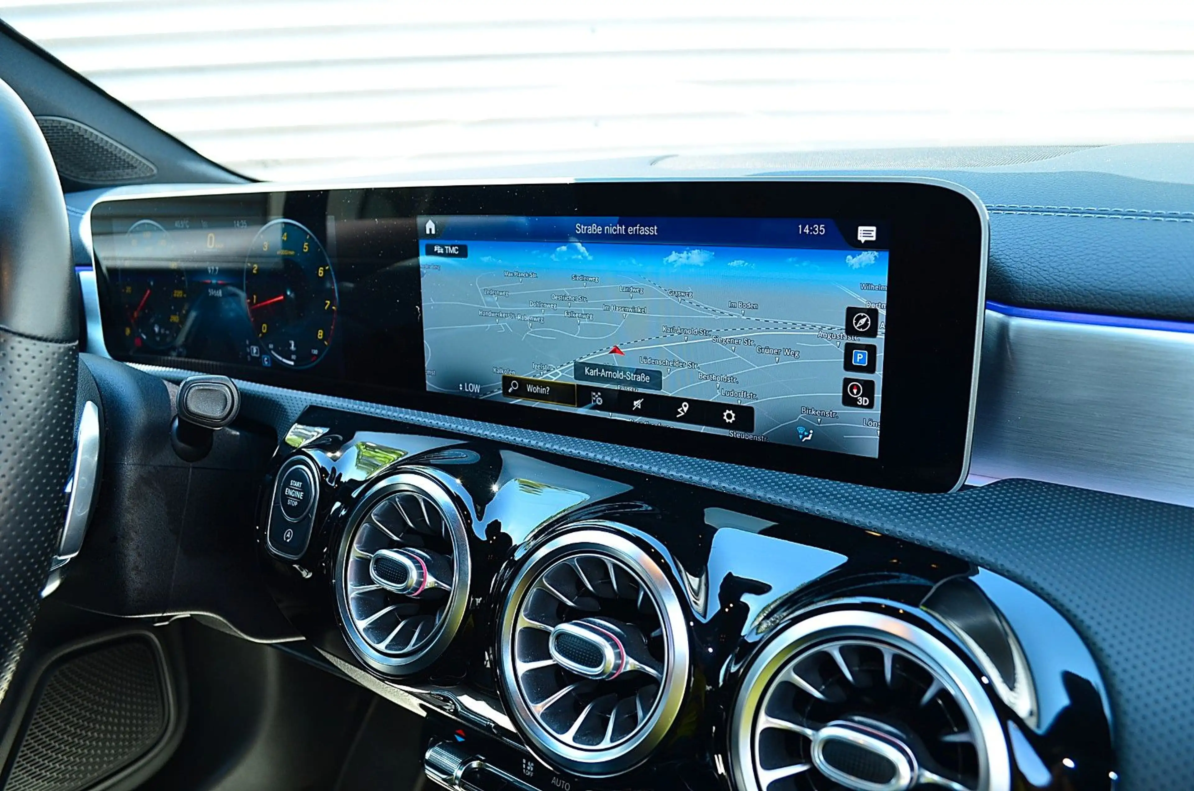Mercedes-Benz CLA 220 4Matic AMG line — photo 13
